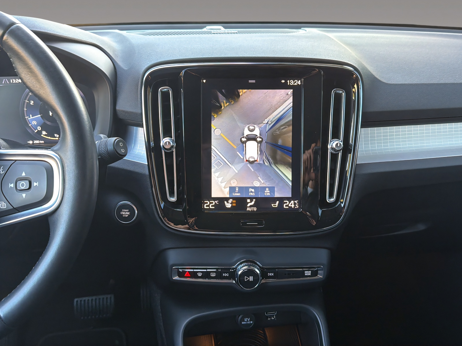 VOLVO XC40 2.0 T4 Momentum-image-14