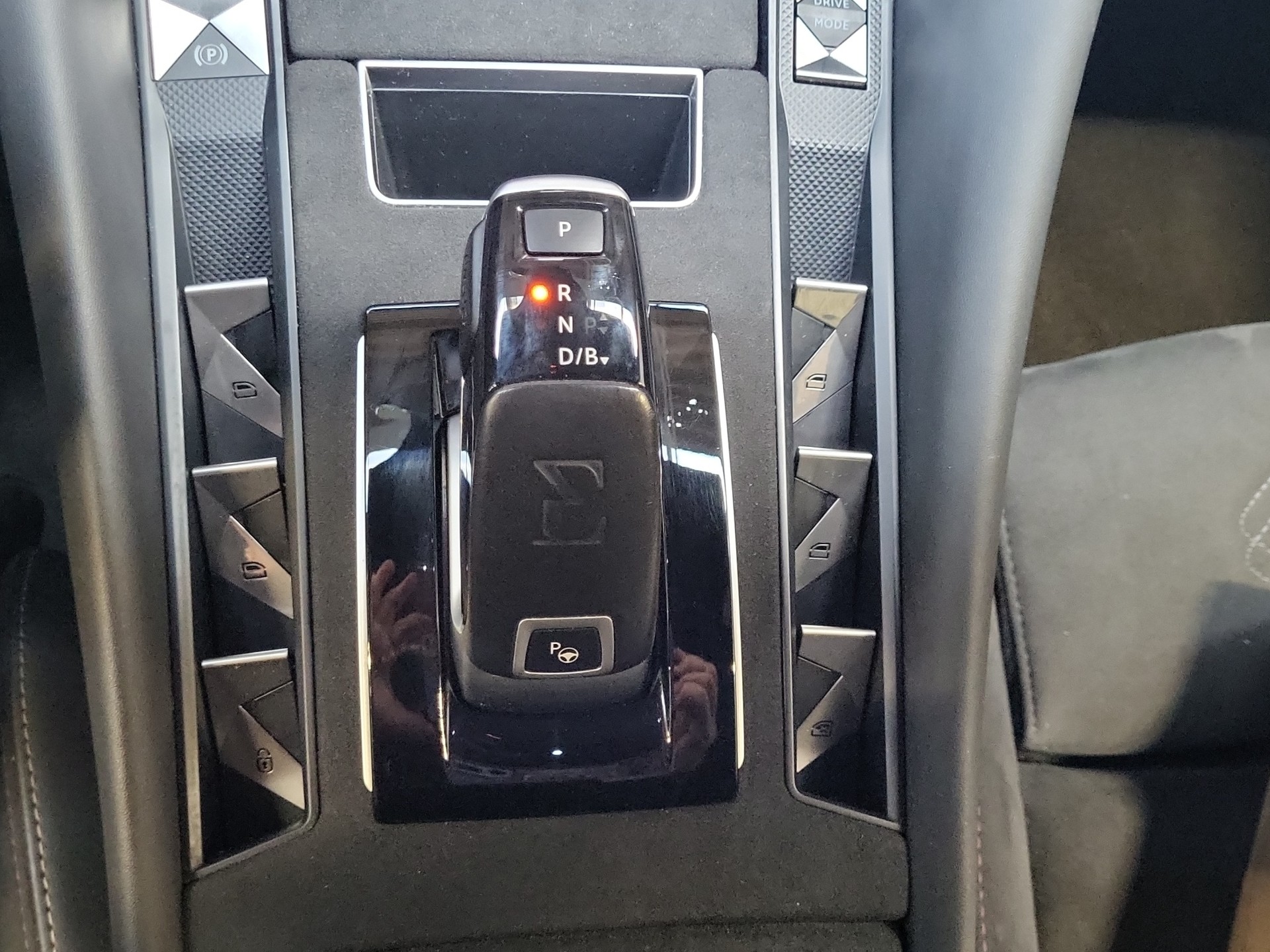 DS AUTOMOBILES DS9 1.6 PHEV Performance Line +-image-9