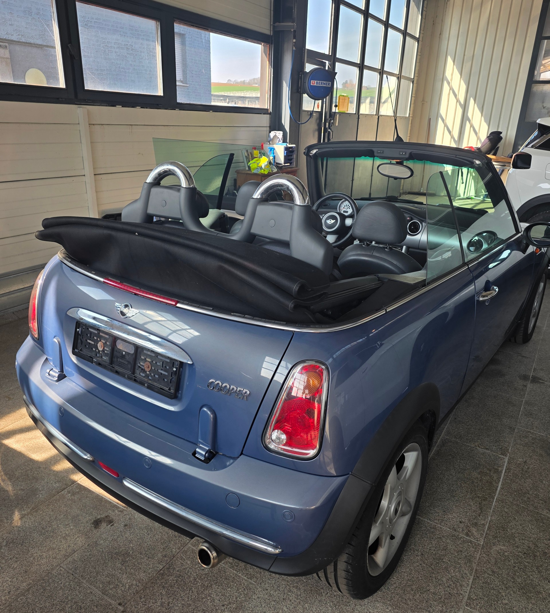 MINI Cooper Cabriolet-image-7