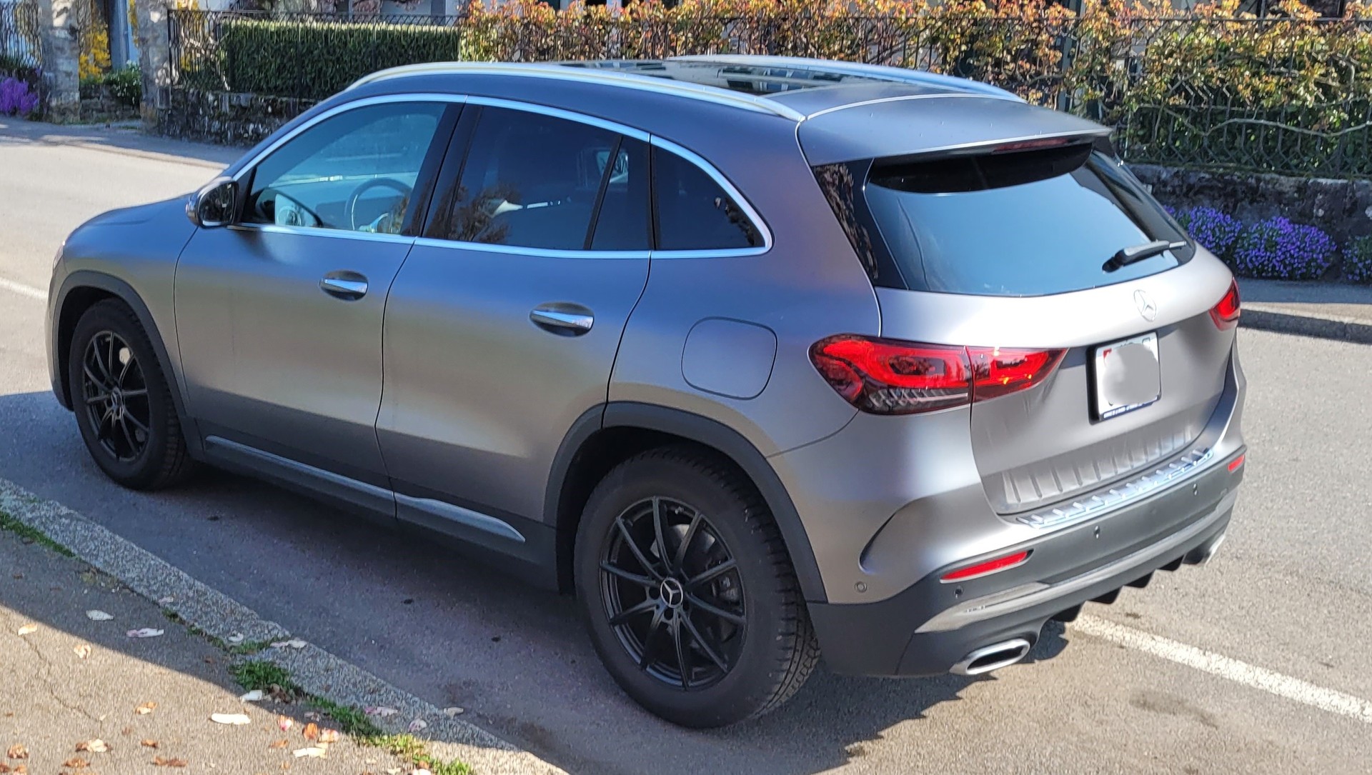 MERCEDES-BENZ GLA 250 4Matic AMG Line 8G-DCT-image-3