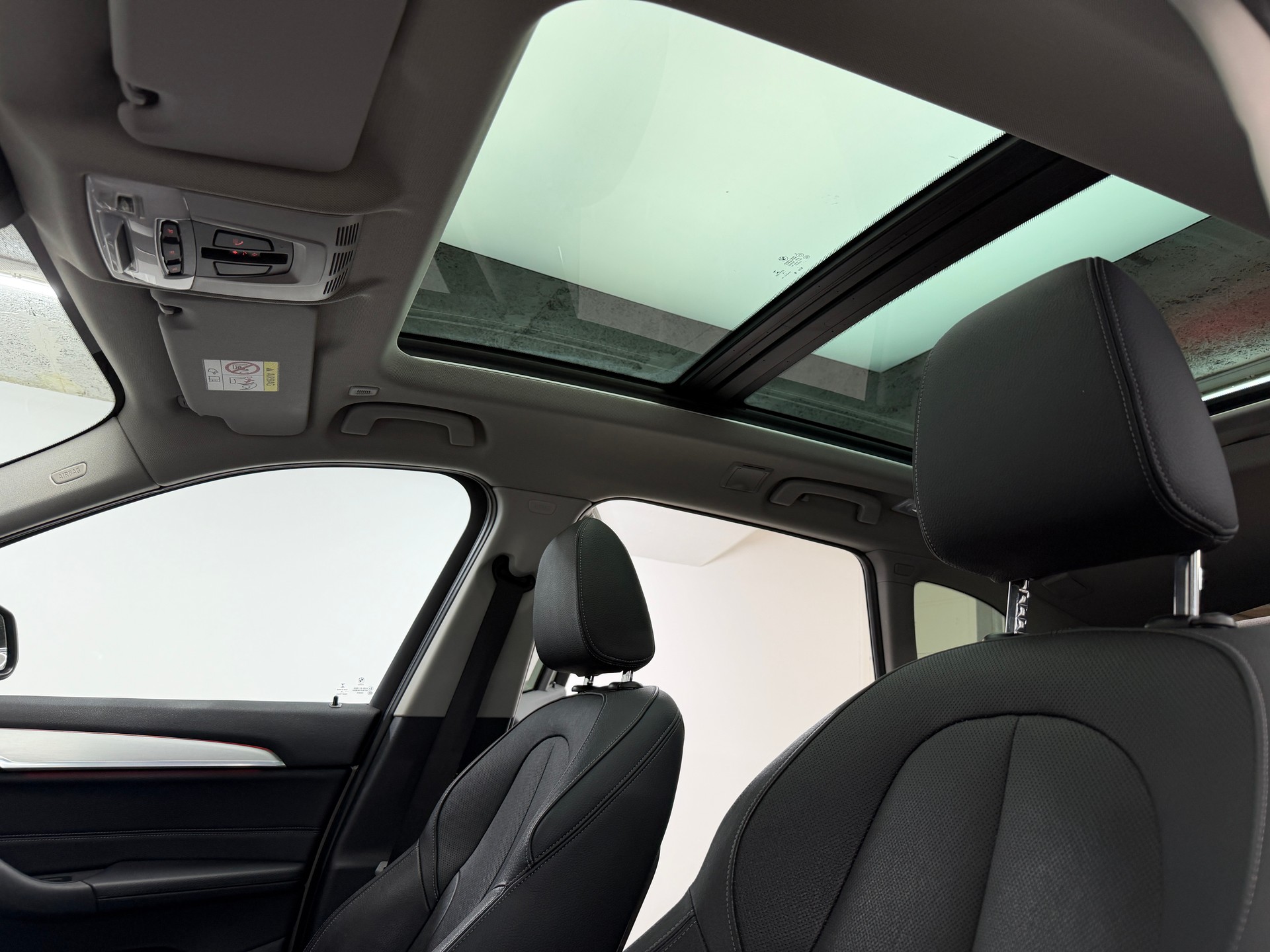 BMW X1 xDrive 25i 231PS PLATIN SILVER xLine Steptronic / Panoramadach / RF-Kamera / Leder / Komfortzugang / Head-Up-Display /-image-7