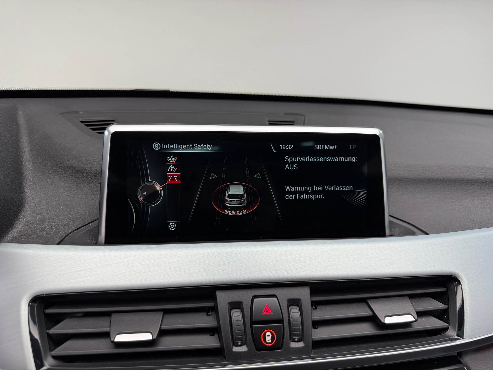 BMW X1 xDrive 25i 231PS PLATIN SILVER xLine Steptronic / Panoramadach / RF-Kamera / Leder / Komfortzugang / Head-Up-Display /-image-16