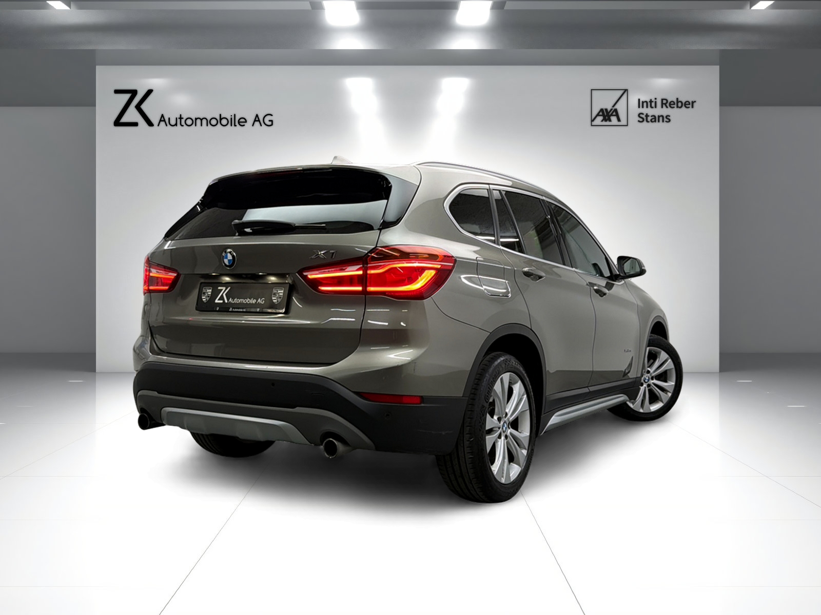 BMW X1 xDrive 25i 231PS PLATIN SILVER xLine Steptronic / Panoramadach / RF-Kamera / Leder / Komfortzugang / Head-Up-Display /-image-1