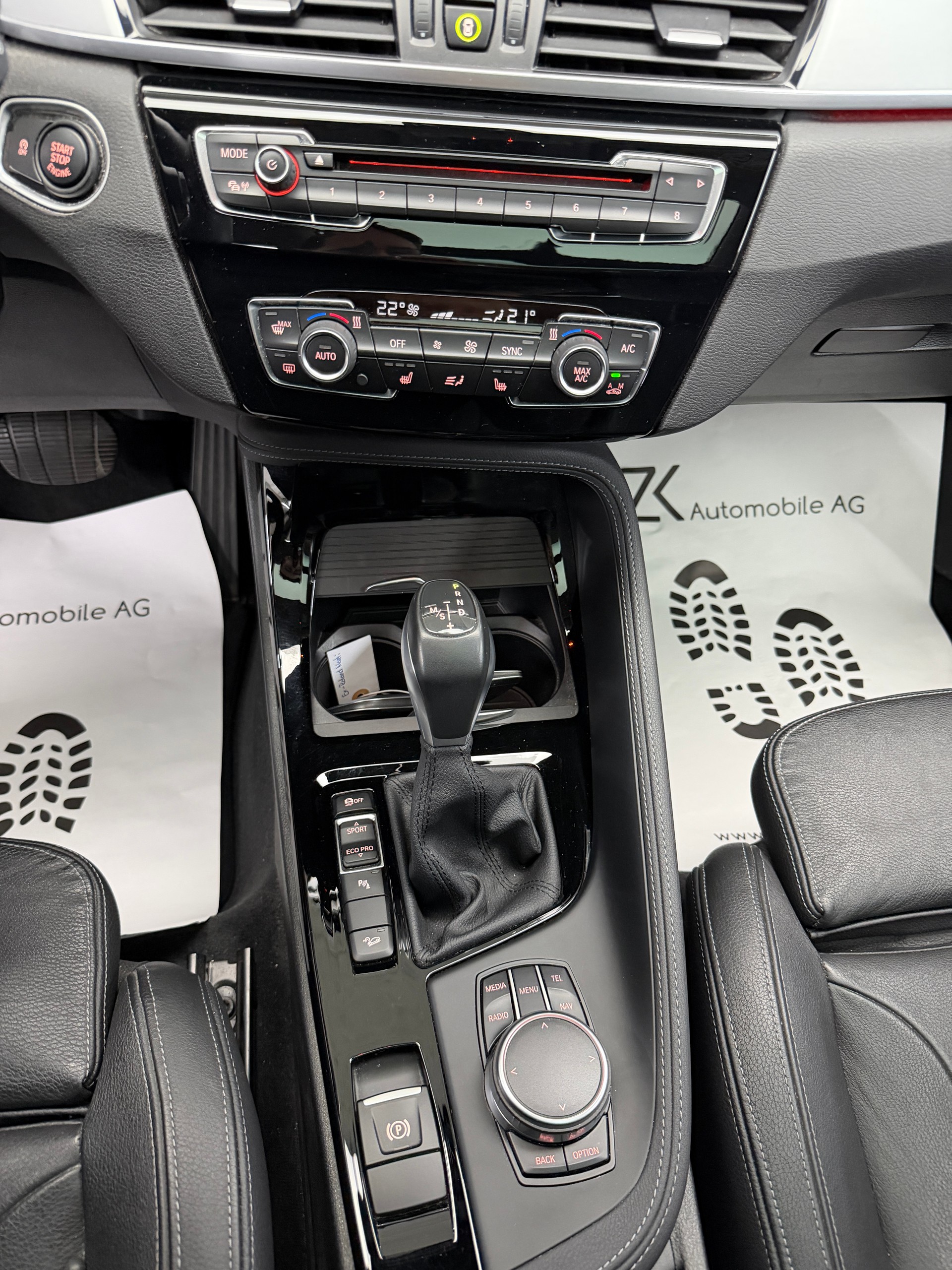 BMW X1 xDrive 25i 231PS PLATIN SILVER xLine Steptronic / Panoramadach / RF-Kamera / Leder / Komfortzugang / Head-Up-Display /-image-19