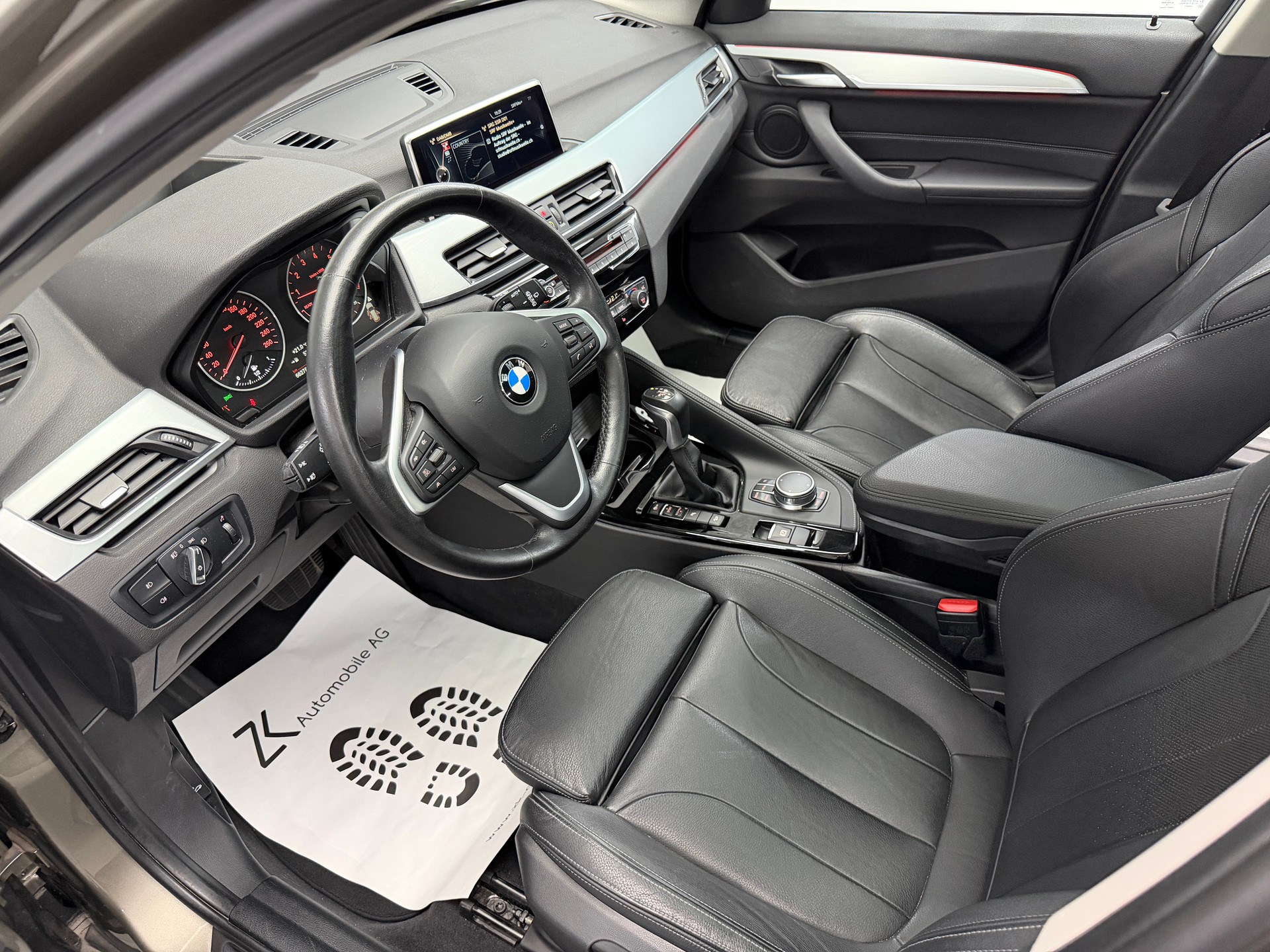 BMW X1 xDrive 25i 231PS PLATIN SILVER xLine Steptronic / Panoramadach / RF-Kamera / Leder / Komfortzugang / Head-Up-Display /-image-6