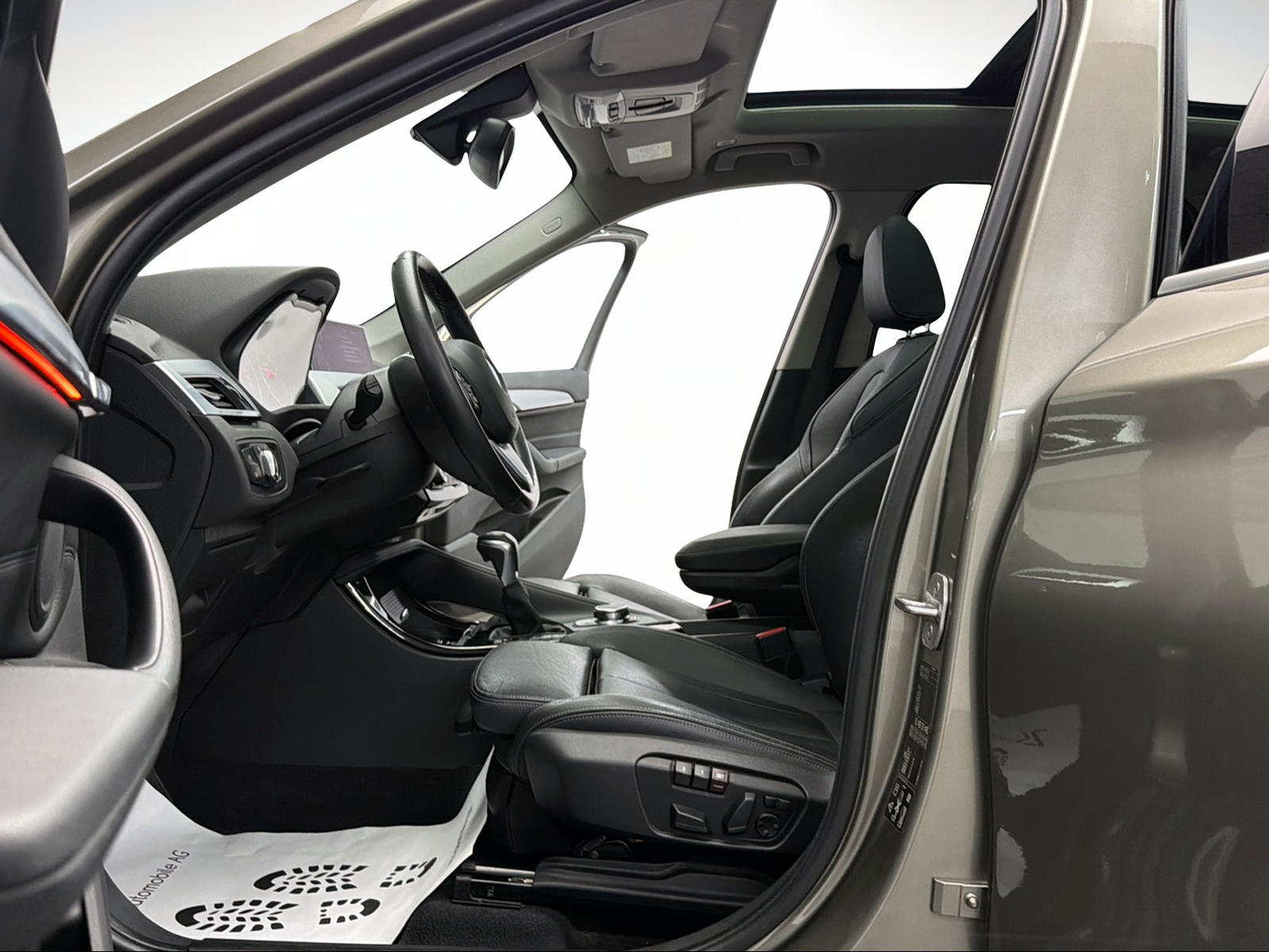 BMW X1 xDrive 25i 231PS PLATIN SILVER xLine Steptronic / Panoramadach / RF-Kamera / Leder / Komfortzugang / Head-Up-Display /-image-5