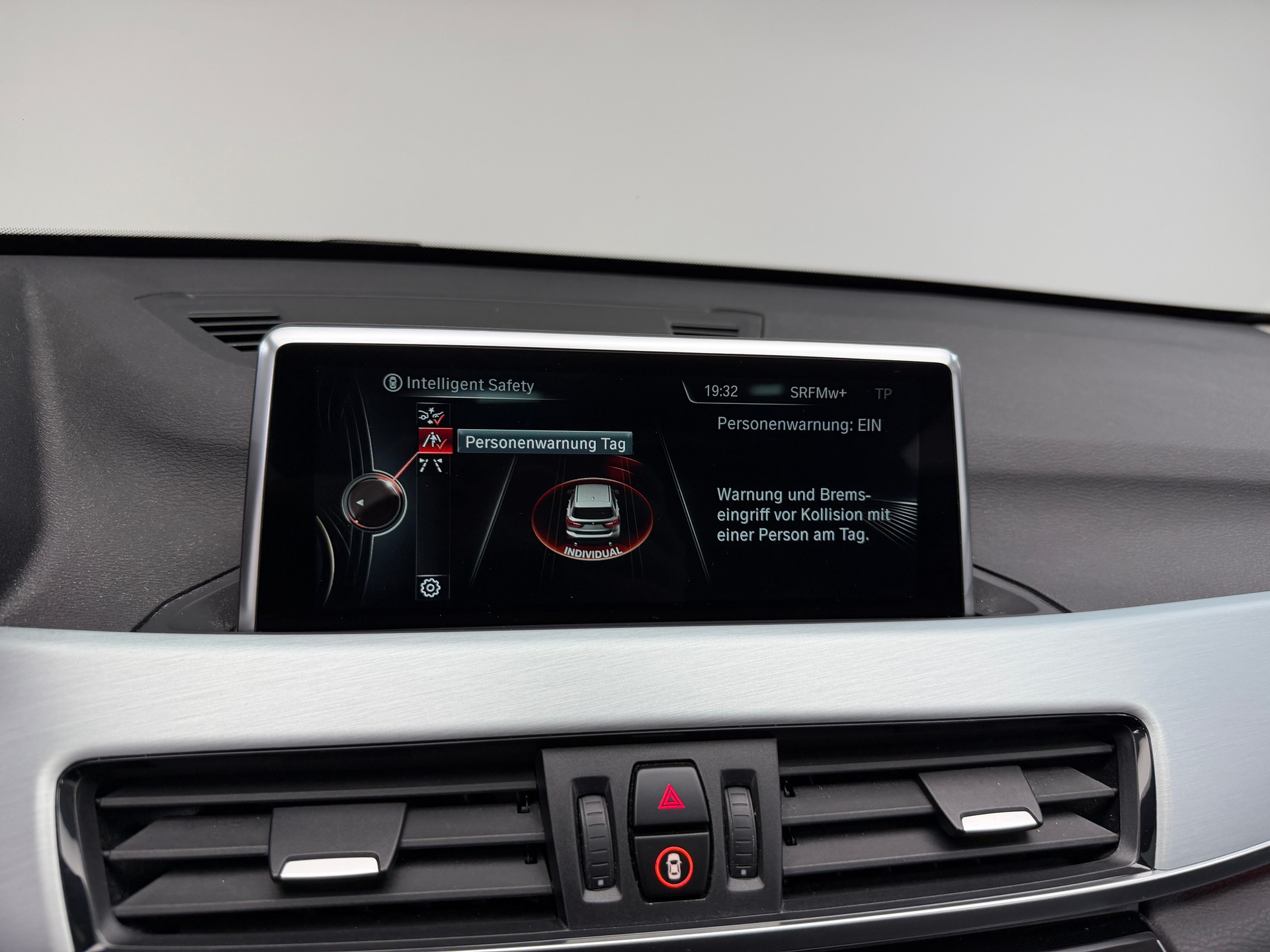 BMW X1 xDrive 25i 231PS PLATIN SILVER xLine Steptronic / Panoramadach / RF-Kamera / Leder / Komfortzugang / Head-Up-Display /-image-17