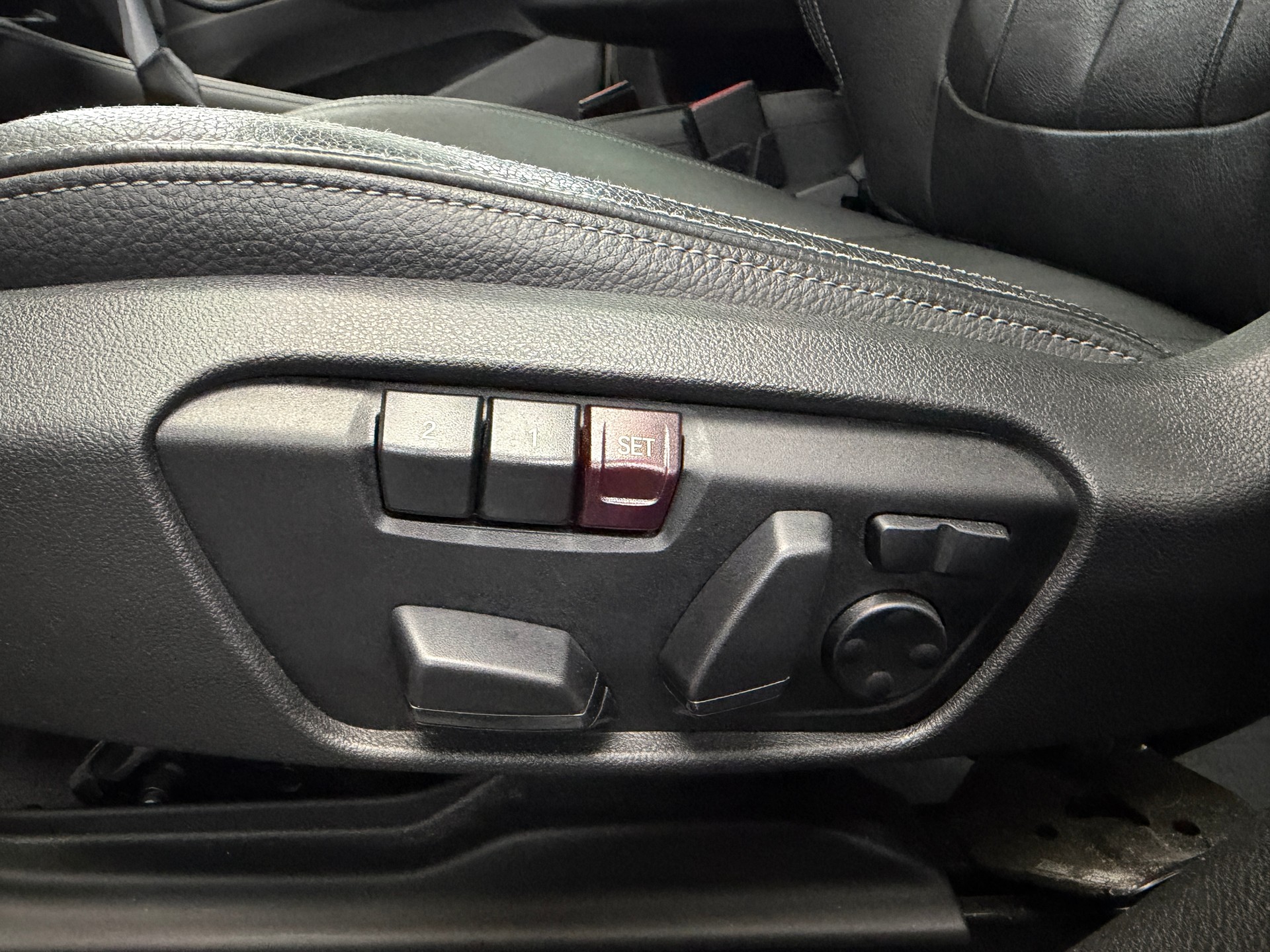 BMW X1 xDrive 25i 231PS PLATIN SILVER xLine Steptronic / Panoramadach / RF-Kamera / Leder / Komfortzugang / Head-Up-Display /-image-20