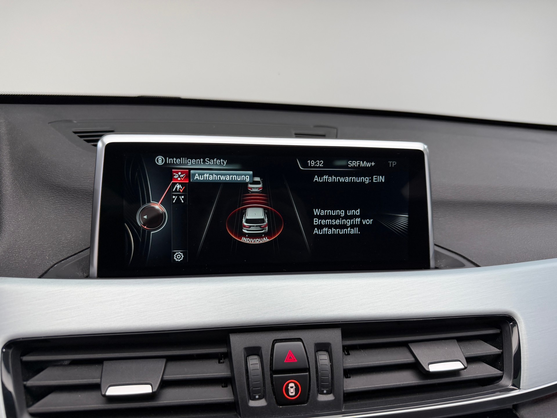 BMW X1 xDrive 25i 231PS PLATIN SILVER xLine Steptronic / Panoramadach / RF-Kamera / Leder / Komfortzugang / Head-Up-Display /-image-18