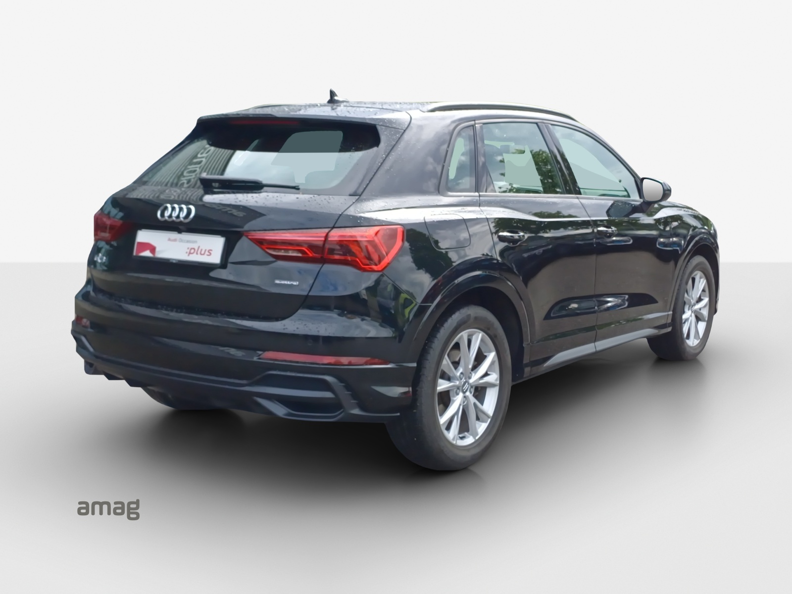 AUDI Q3 40 TFSI S line quattro S-tronic-image-4