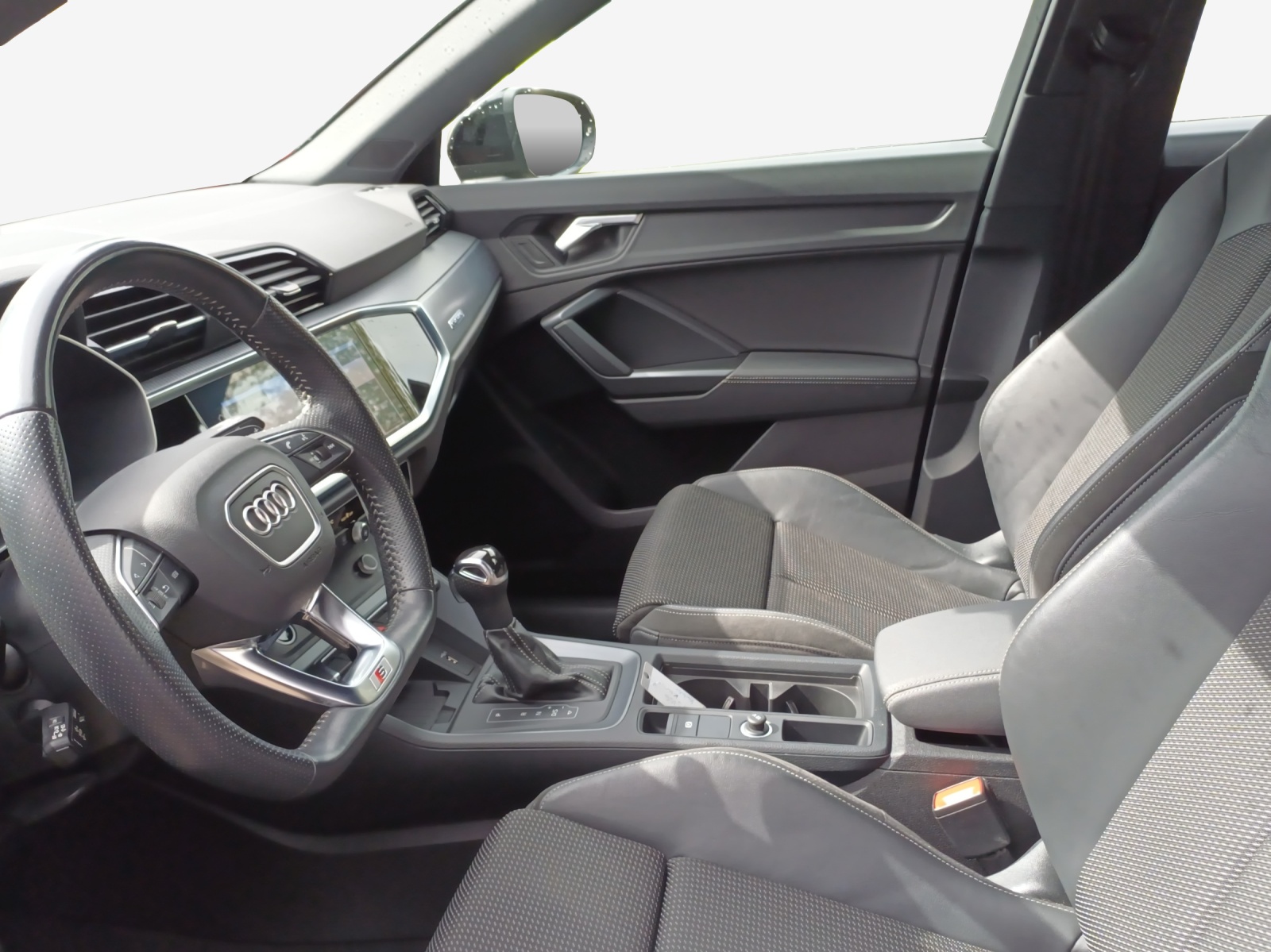 AUDI Q3 40 TFSI S line quattro S-tronic-image-7