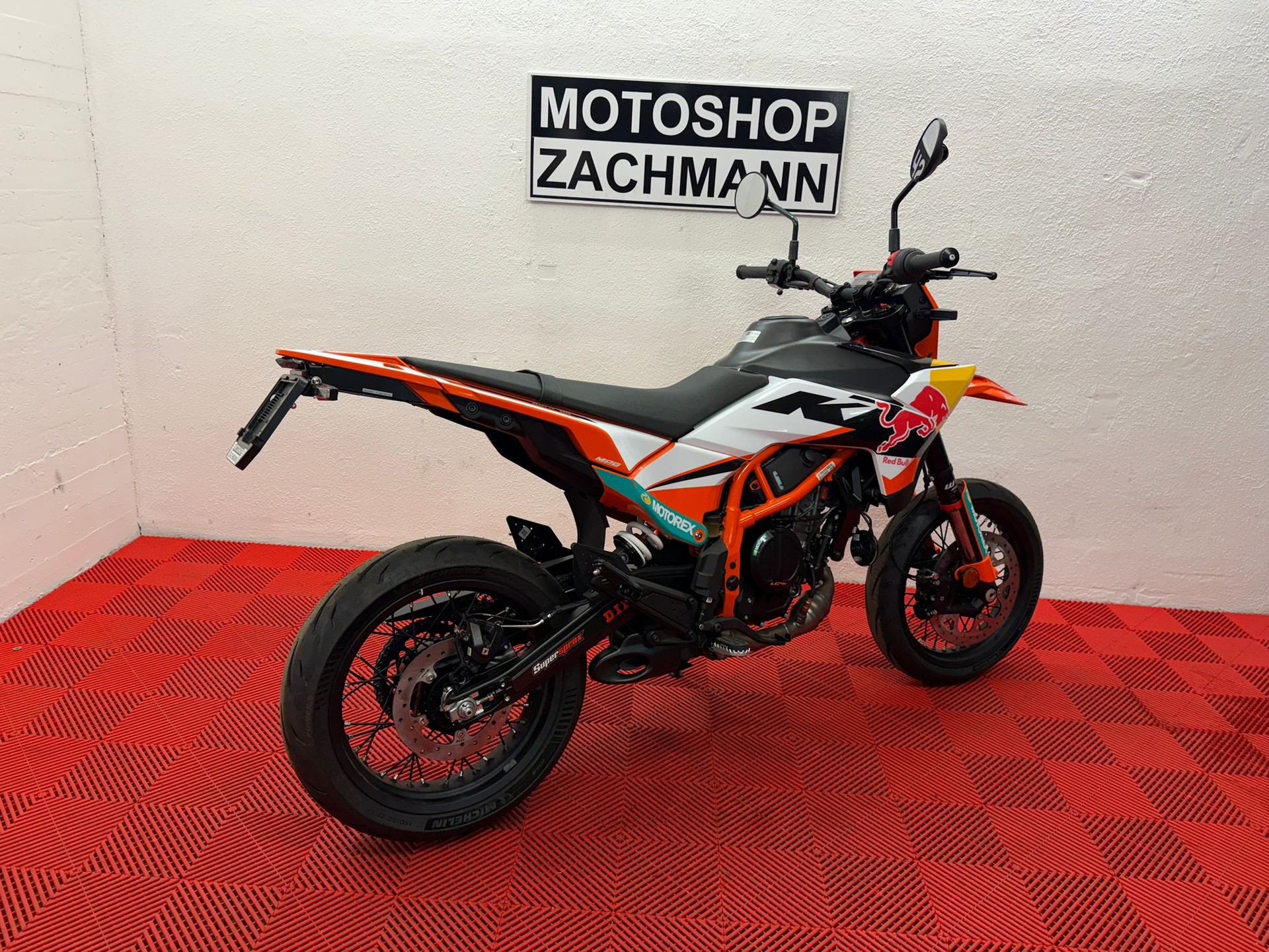 KTM 390 SMC R-image-10