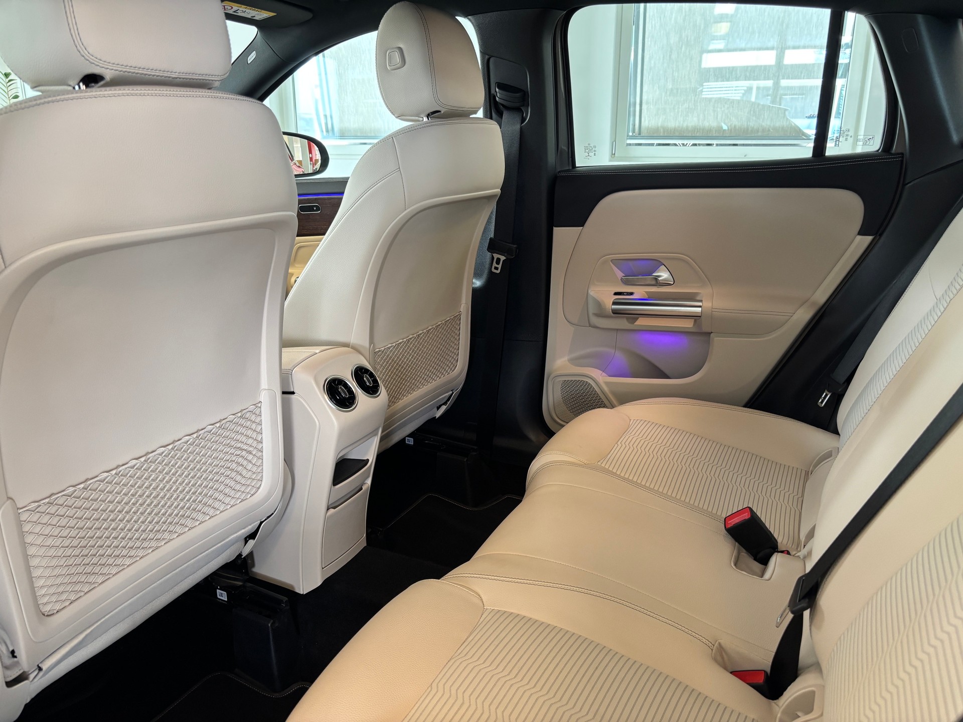 MERCEDES-BENZ GLA 250 4Matic Progressive 8G-DCT-image-12