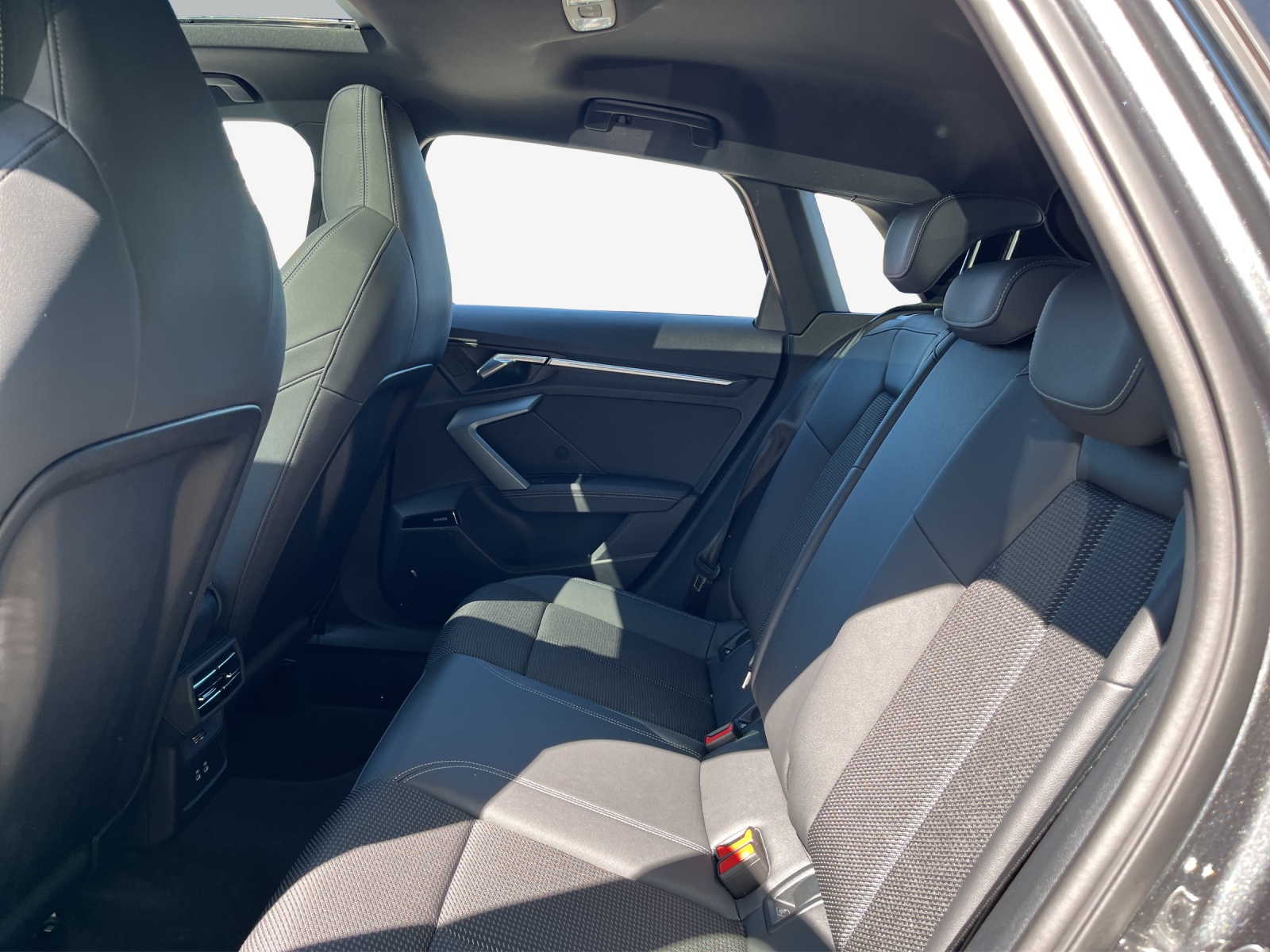 AUDI A3 Sportback 35 TFSI S line S-tronic-image-9