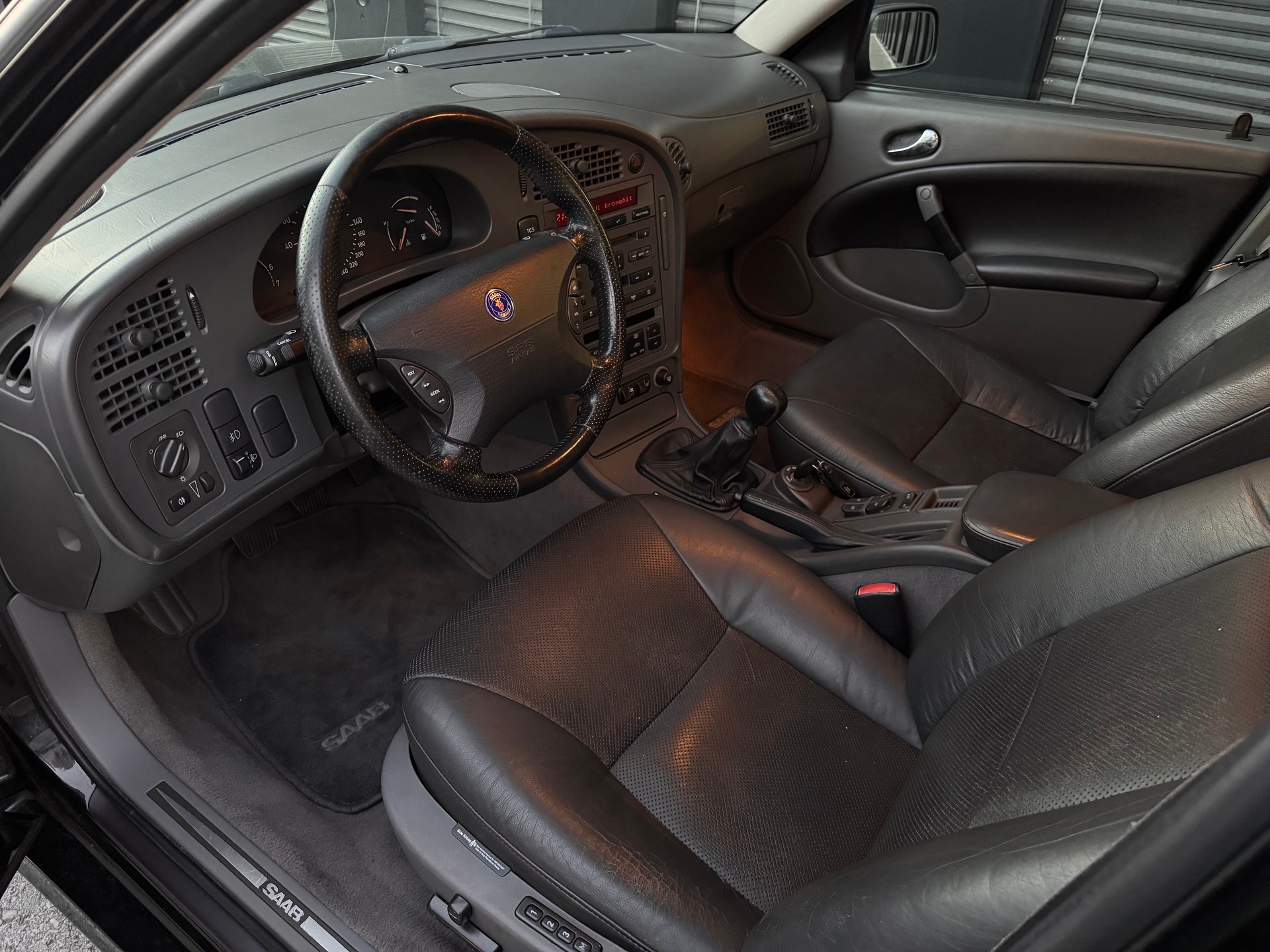 SAAB 9-5 2.3 T Aero-image-12