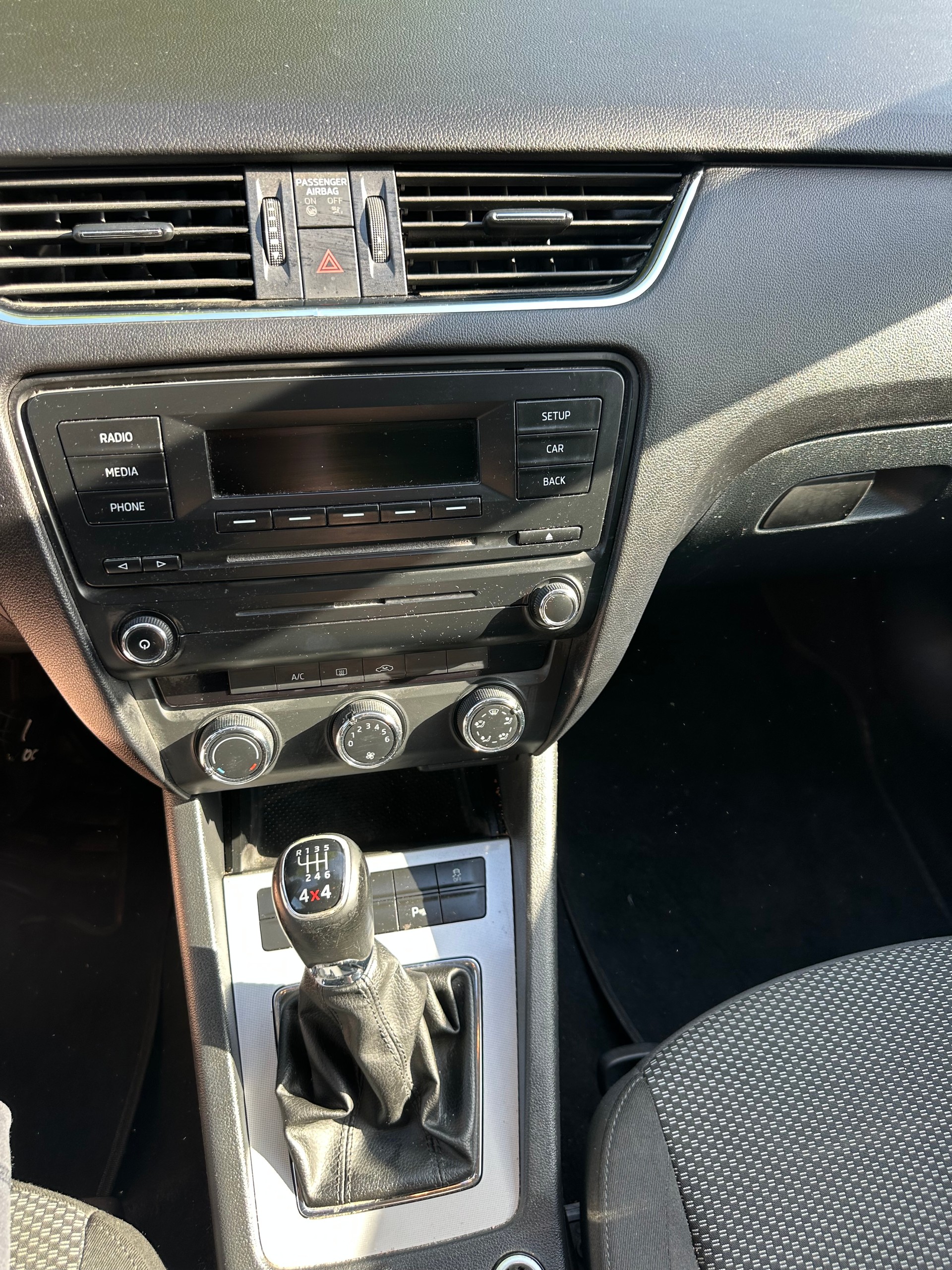 SKODA Octavia Combi 1.6 TDI Ambition 4x4-image-14