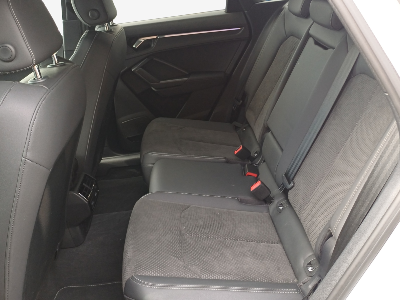 AUDI Q3 35 TFSI S line Attraction S-tronic-image-11