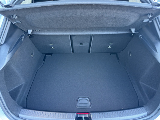 MERCEDES-BENZ A 250 4Matic 8G-DCT-image-9