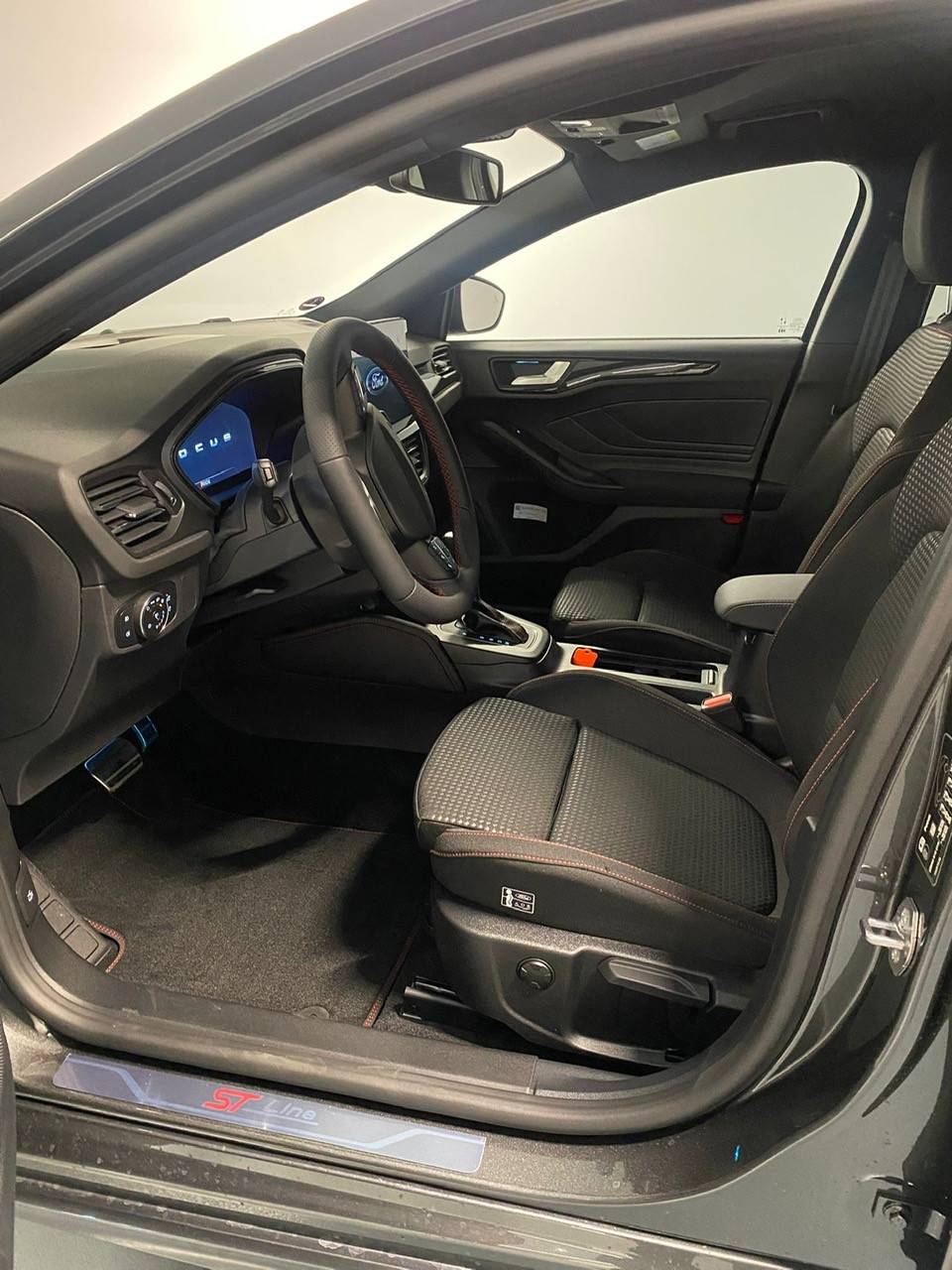 FORD 1.0i EcoB Hybrid 125 ST-Line X-image-4