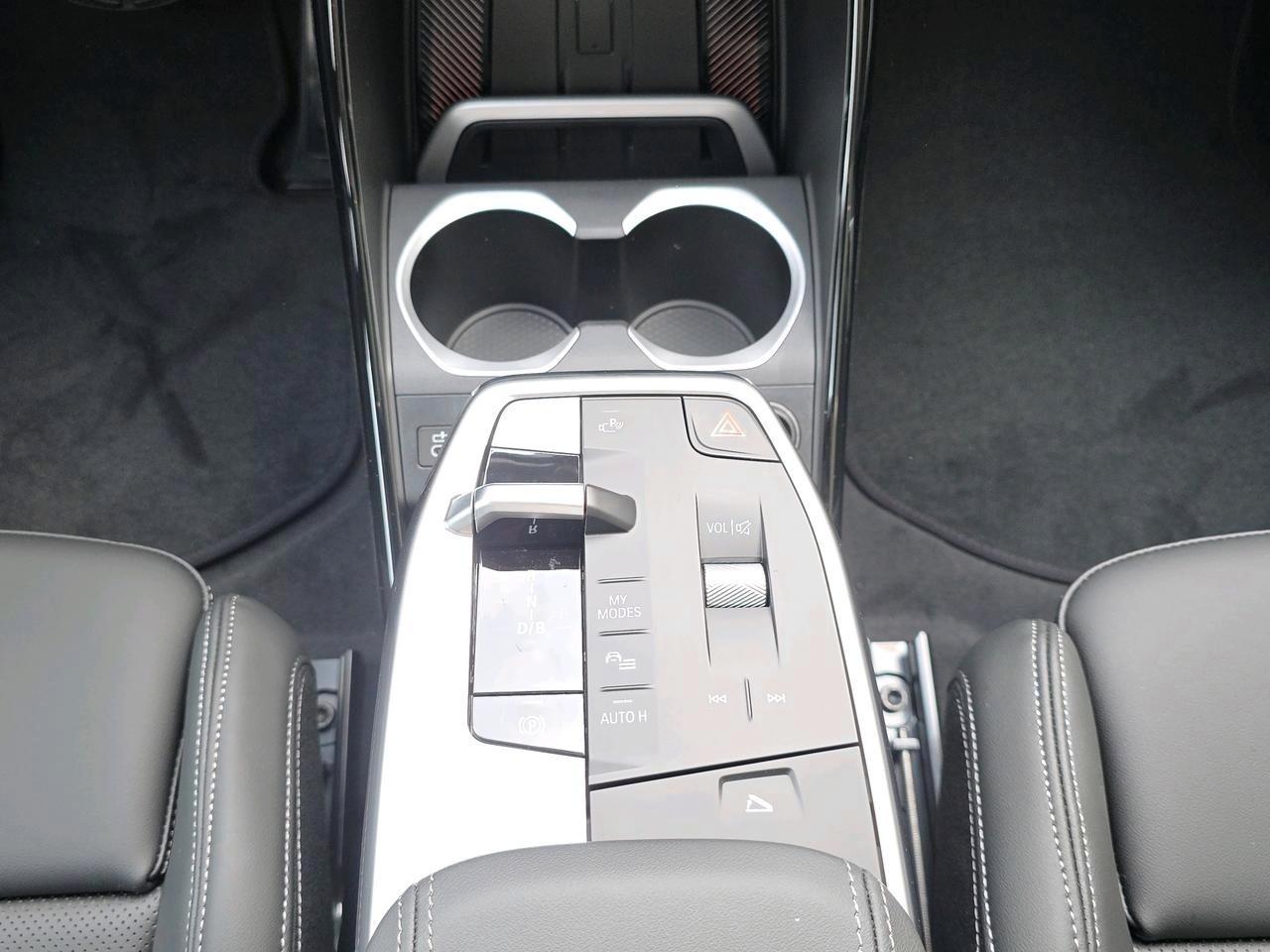 BMW iX1 20 eDrive-image-8