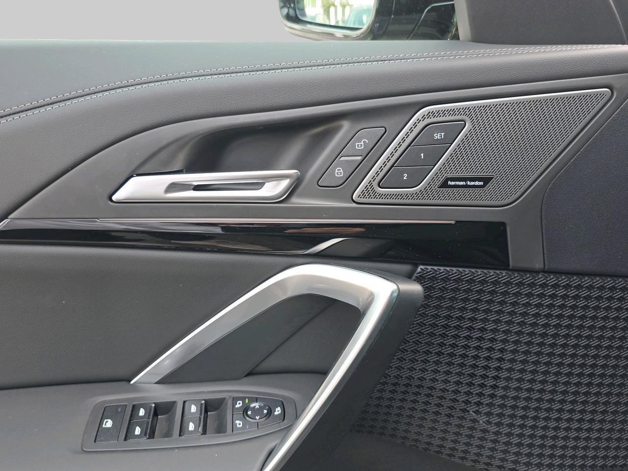 BMW iX1 20 eDrive-image-17