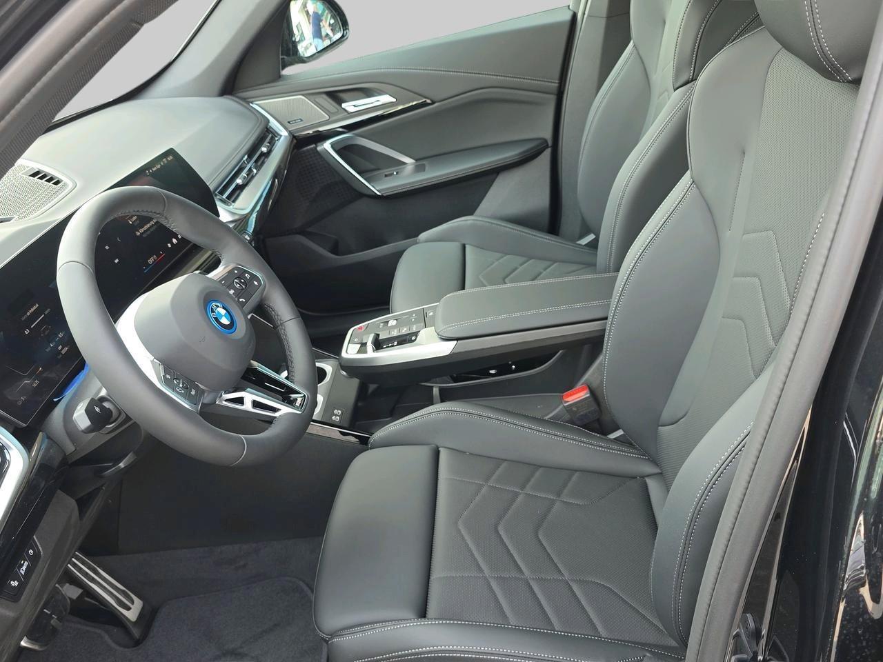 BMW iX1 20 eDrive-image-6