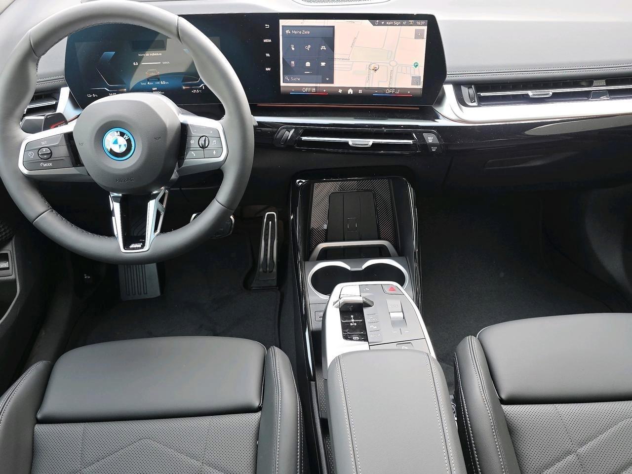 BMW iX1 20 eDrive-image-7