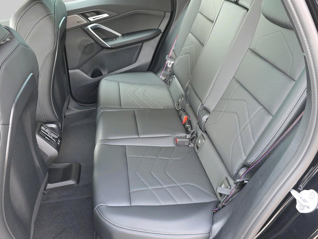 BMW iX1 20 eDrive-image-13