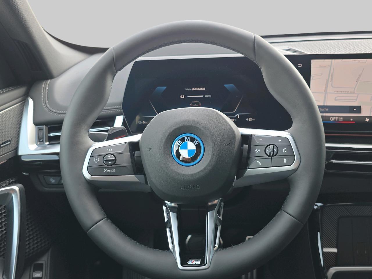 BMW iX1 20 eDrive-image-11