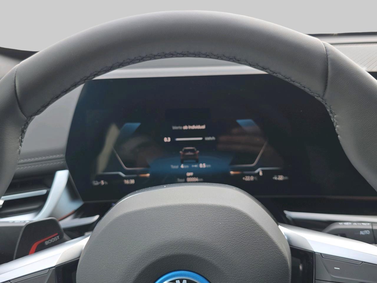 BMW iX1 20 eDrive-image-12