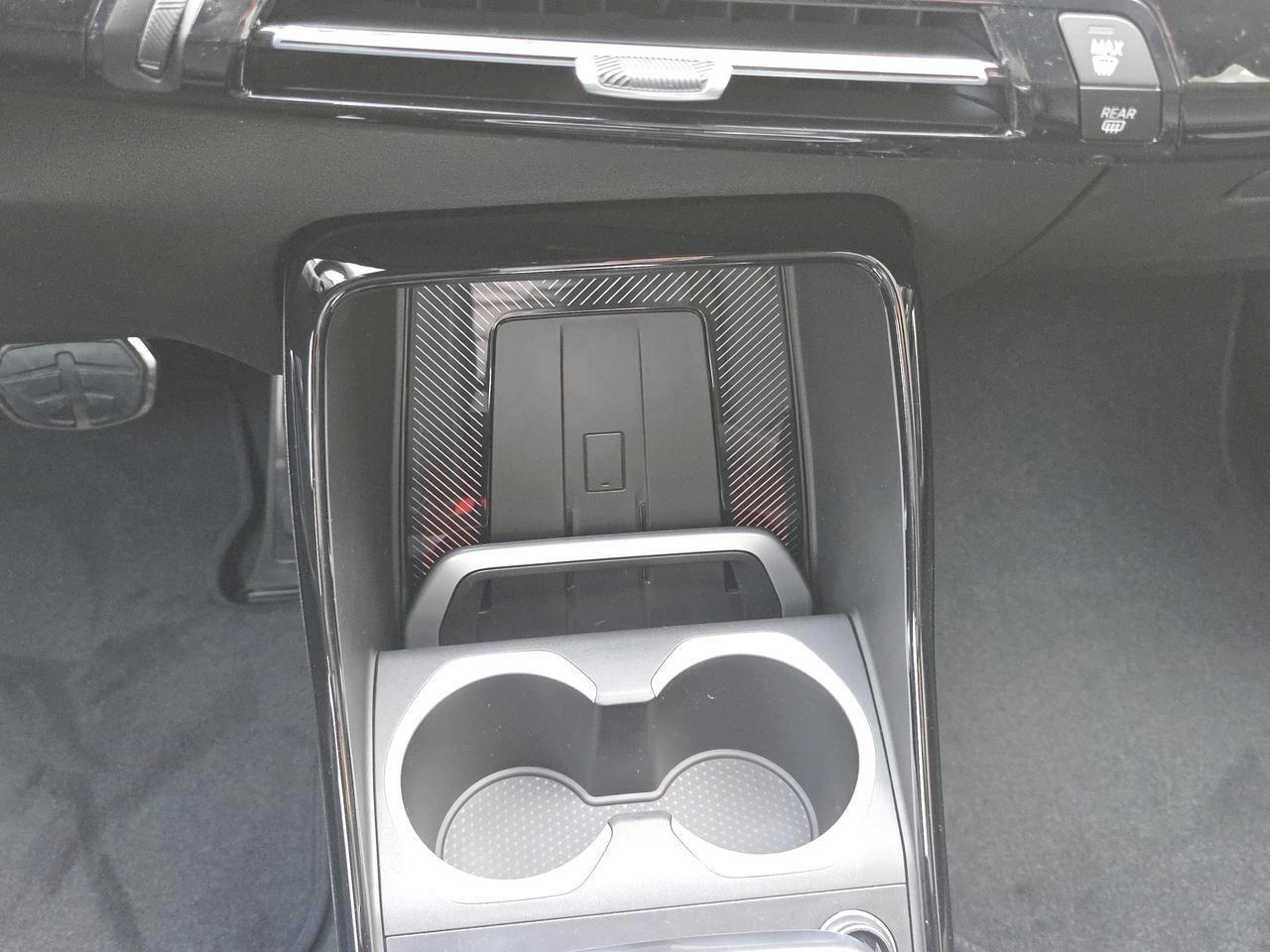 BMW iX1 20 eDrive-image-9