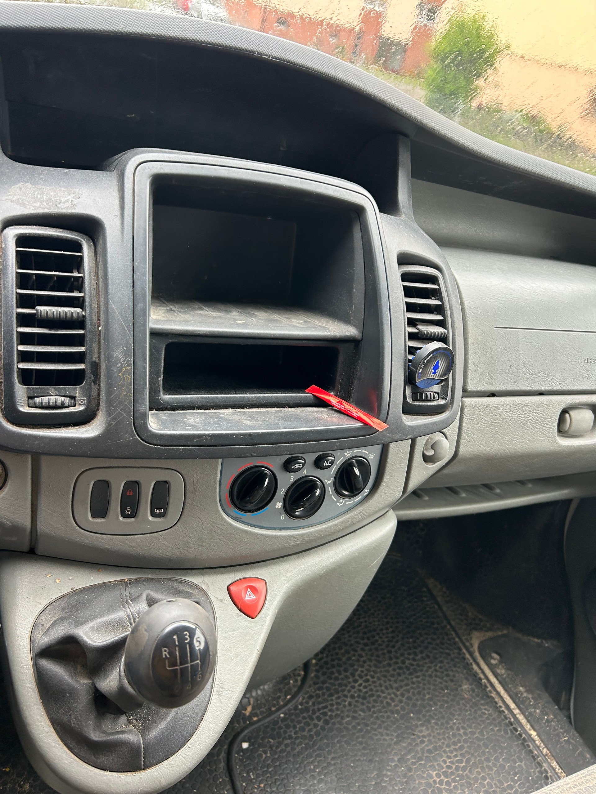 RENAULT Trafic 2.0 dCi 115 2.9t L2H1-image-4