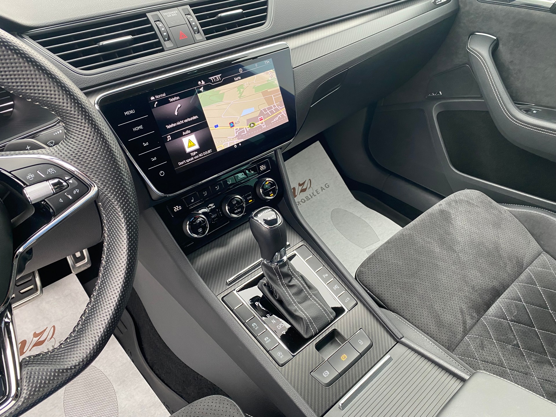 SKODA Superb Combi 2.0 TSI 280PS SportLine 4x4 DSG **Top-Austattung**-image-13