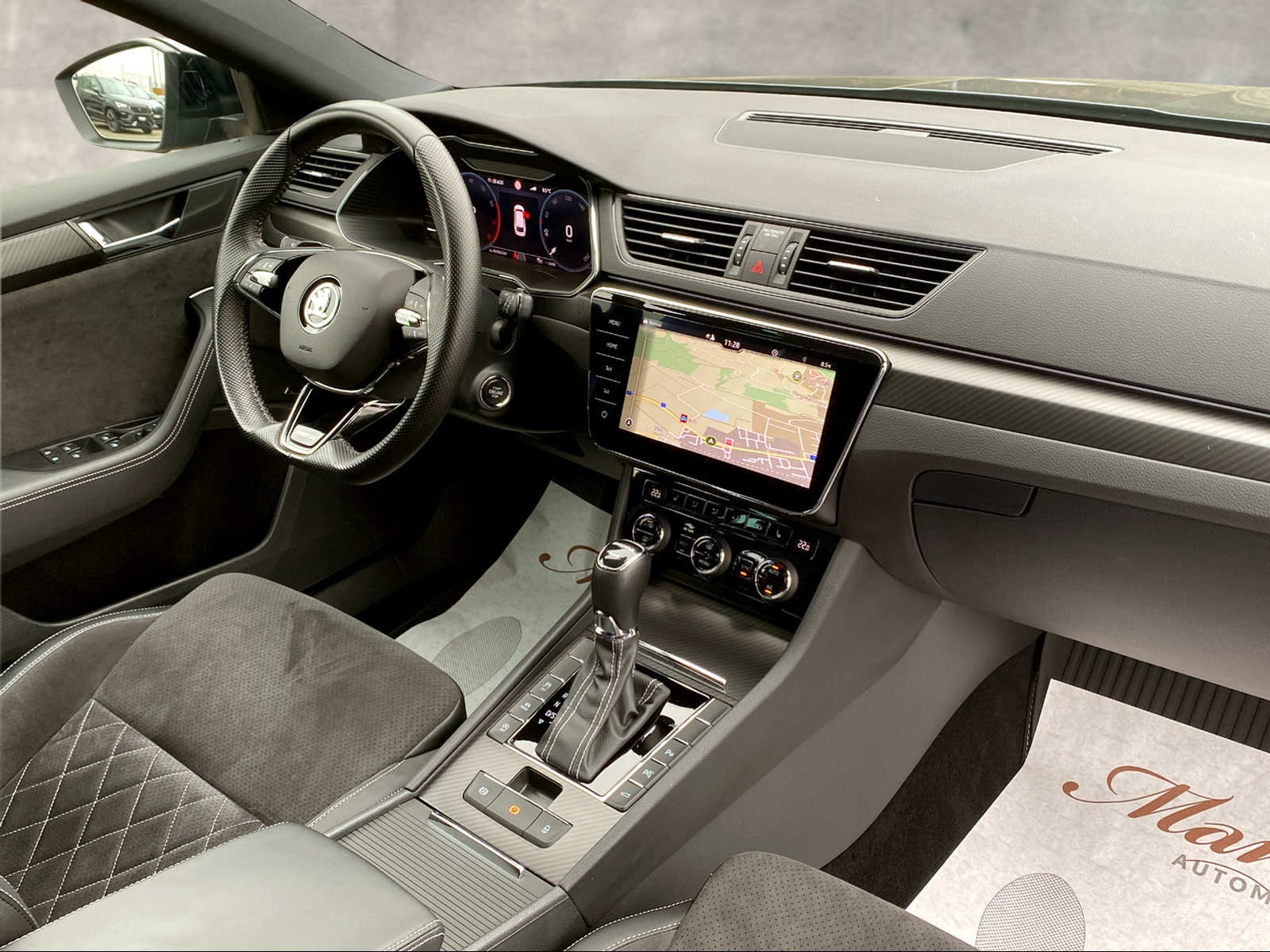 SKODA Superb Combi 2.0 TSI 280PS SportLine 4x4 DSG **Top-Austattung**-image-9