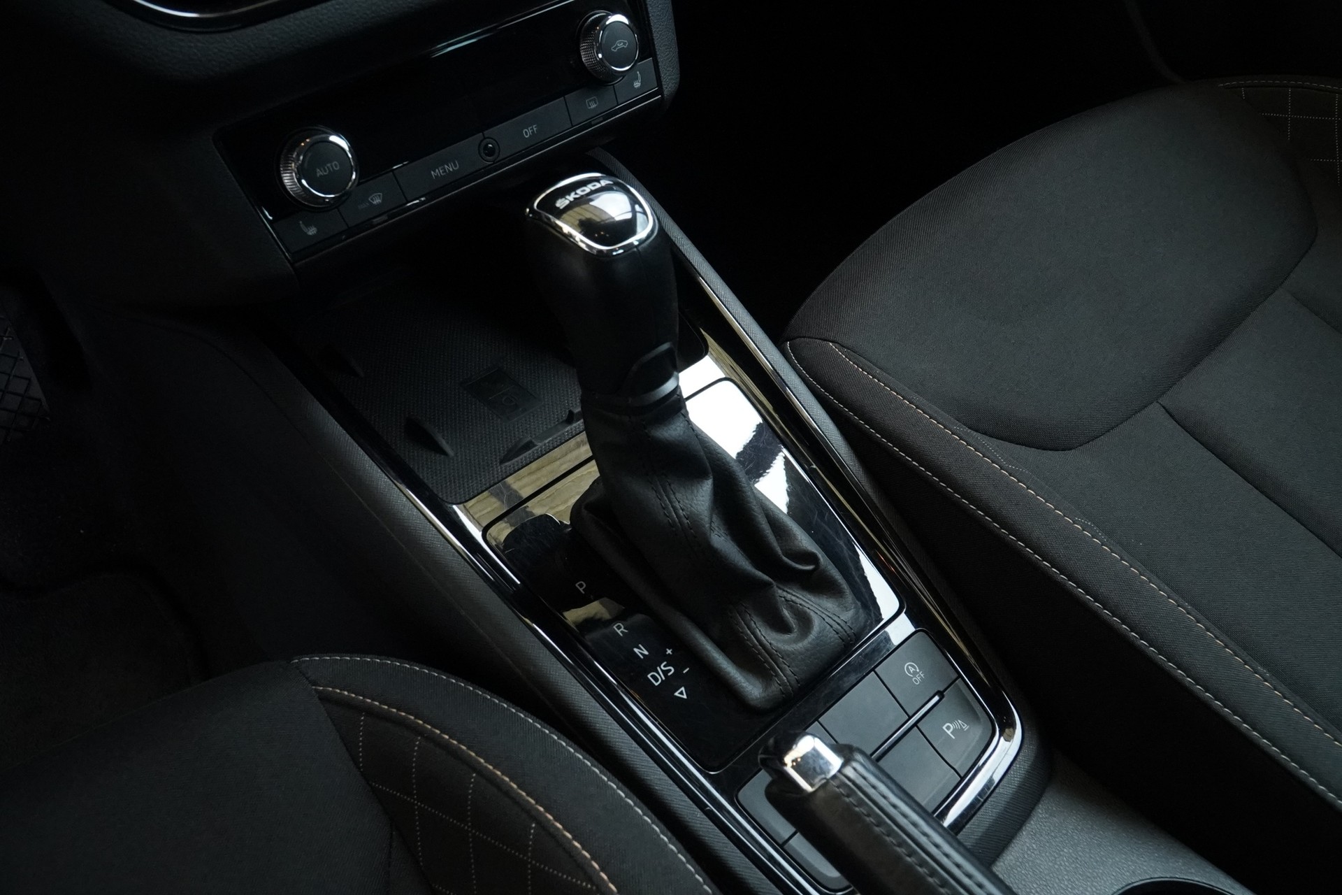 SKODA Scala 1.0 TSI Ambition DSG * CH Fahrzeug*-image-9