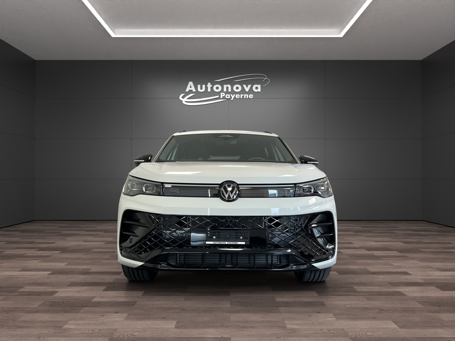 VW Tiguan 2.0 TSI DSG R-Line 4Motion-image-1