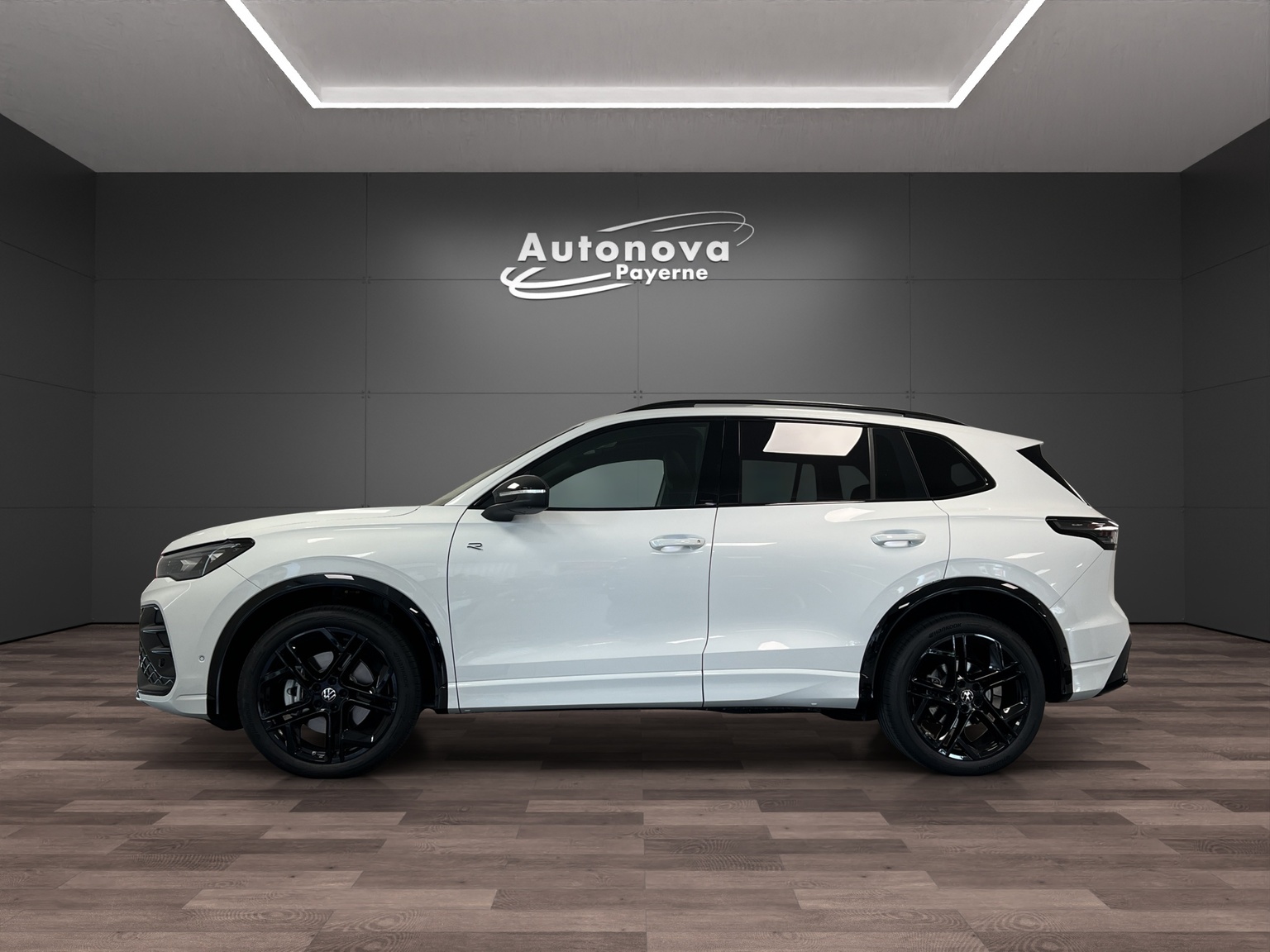 VW Tiguan 2.0 TSI DSG R-Line 4Motion-image-2