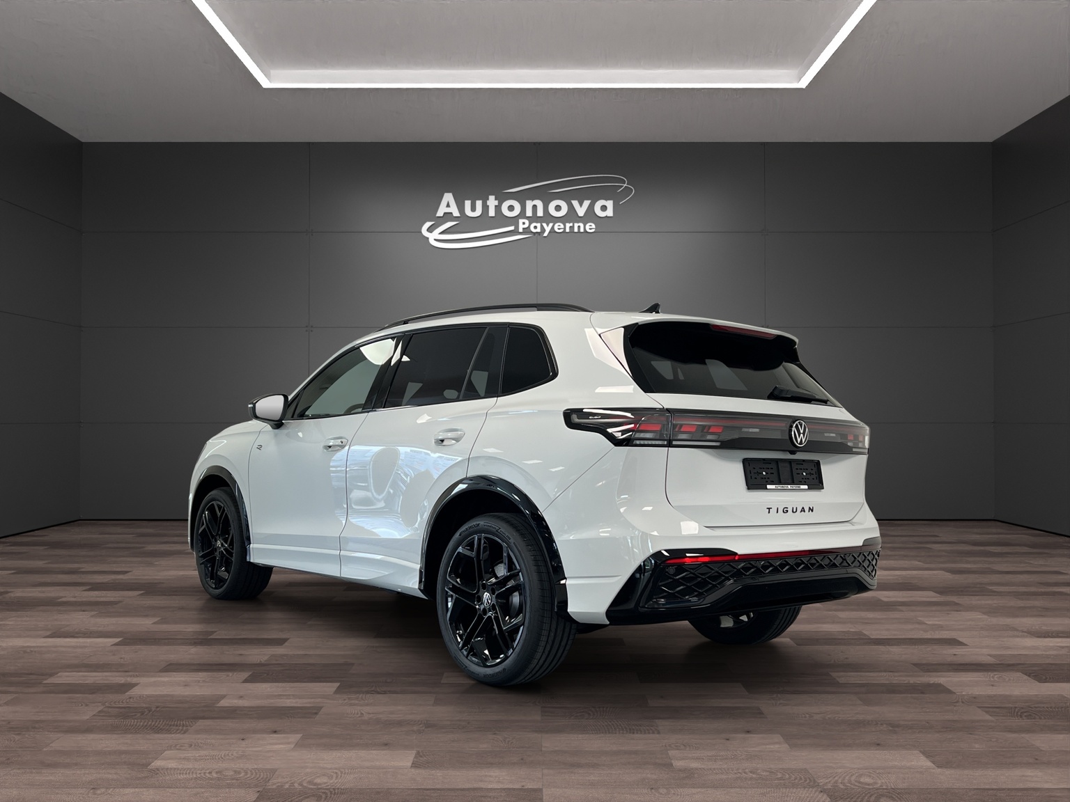 VW Tiguan 2.0 TSI DSG R-Line 4Motion-image-3