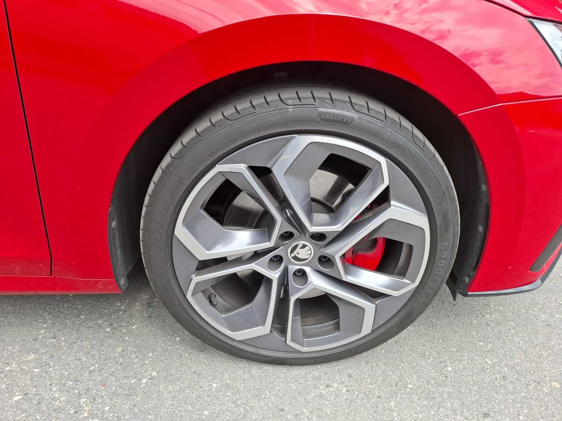 SKODA Octavia Combi 2.0 TSI DSG RS-image-9