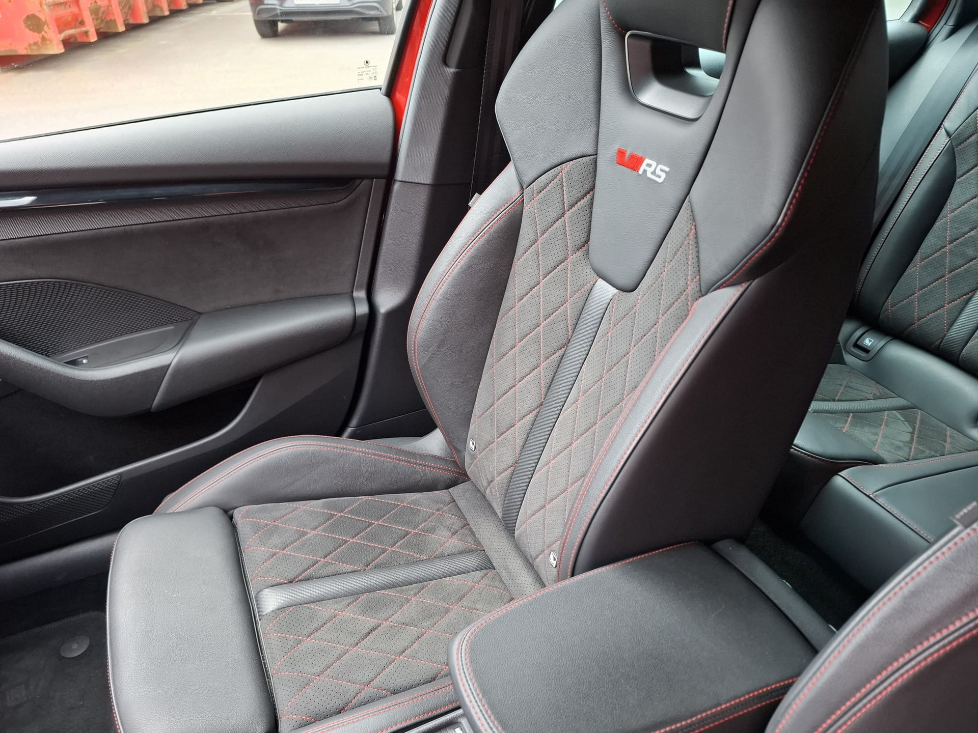 SKODA Octavia Combi 2.0 TSI DSG RS-image-6