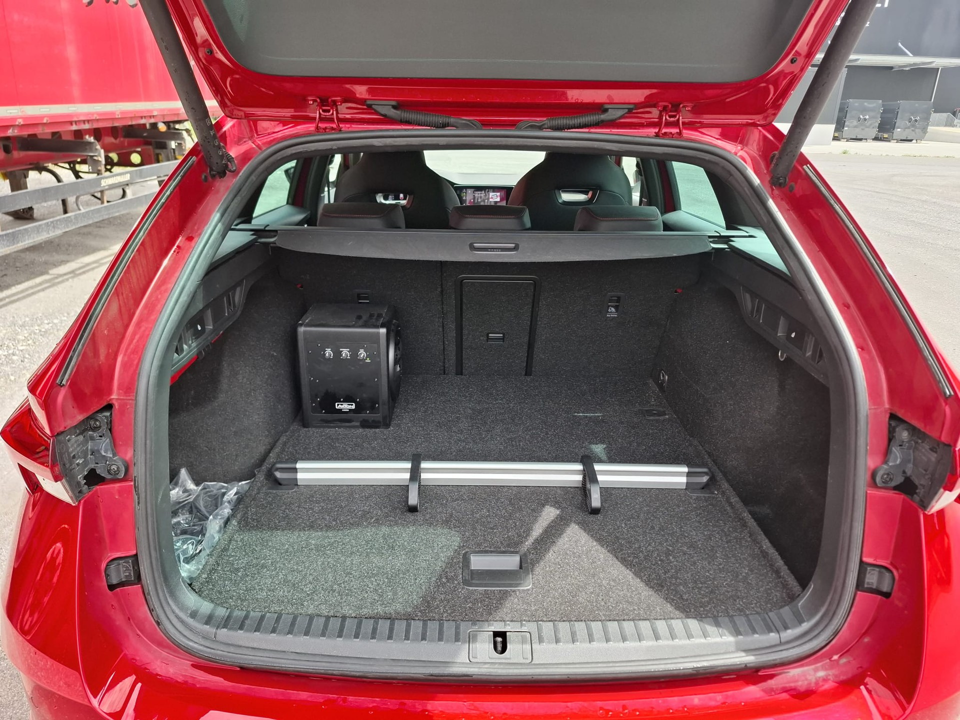 SKODA Octavia Combi 2.0 TSI DSG RS-image-8