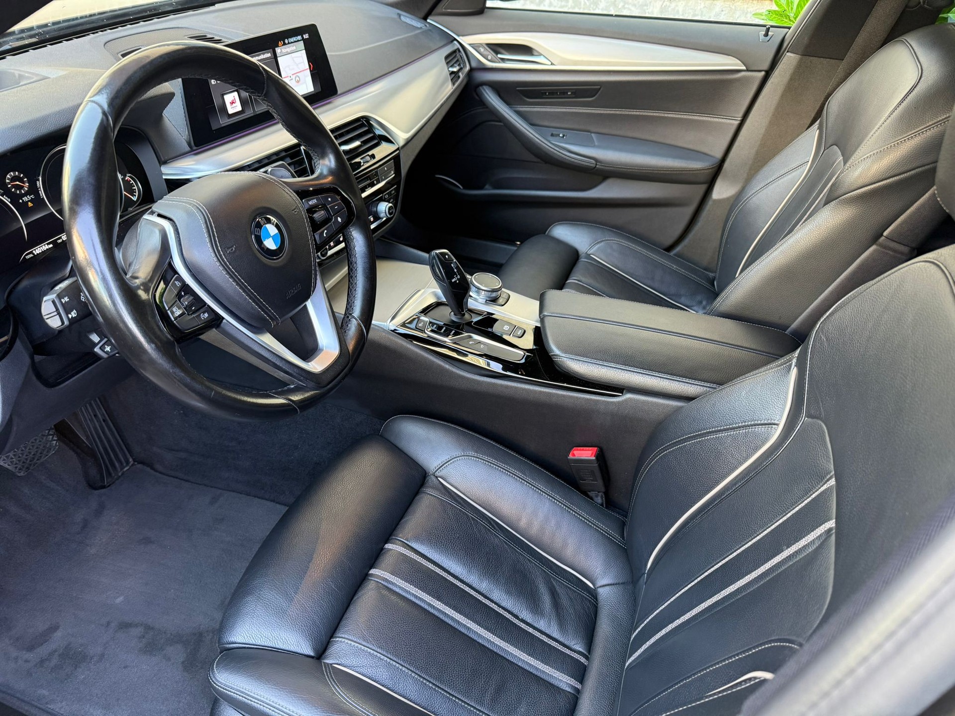 BMW 520d xDrive Touring Sport Line Steptronic-image-5
