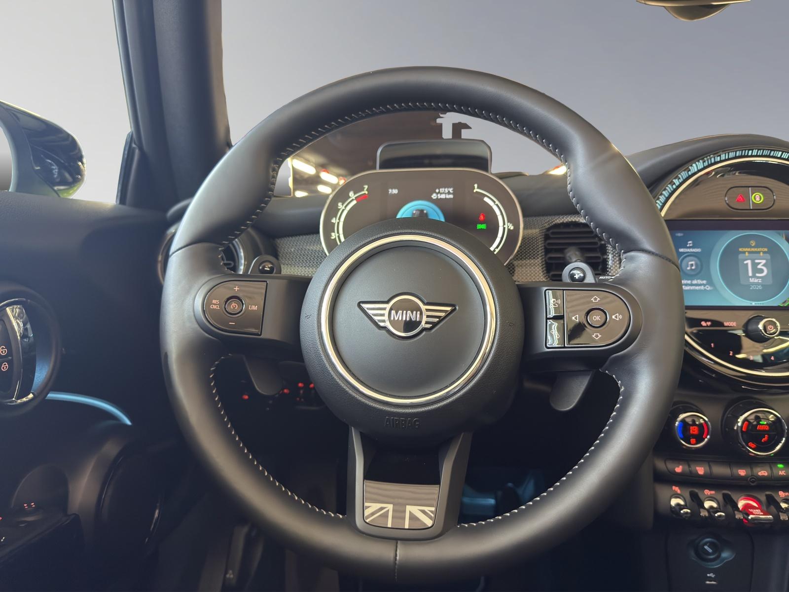 MINI Cabrio Cooper S-image-13