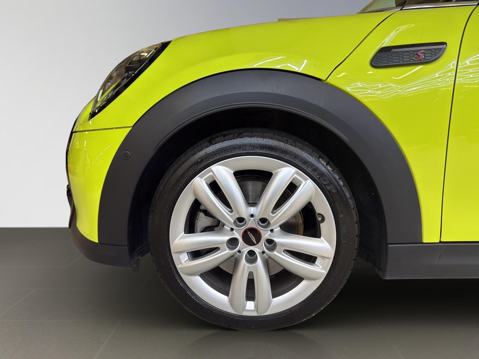 MINI Cabrio Cooper S-image-19