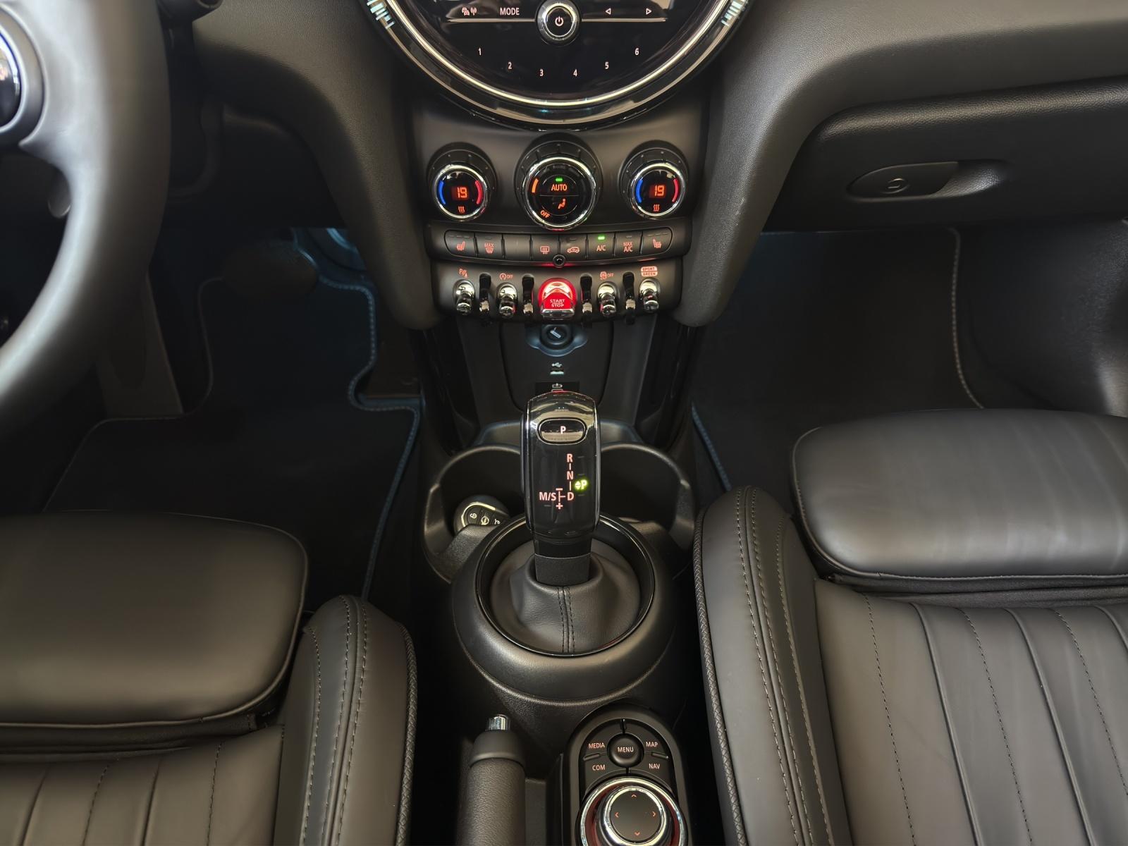 MINI Cabrio Cooper S-image-15