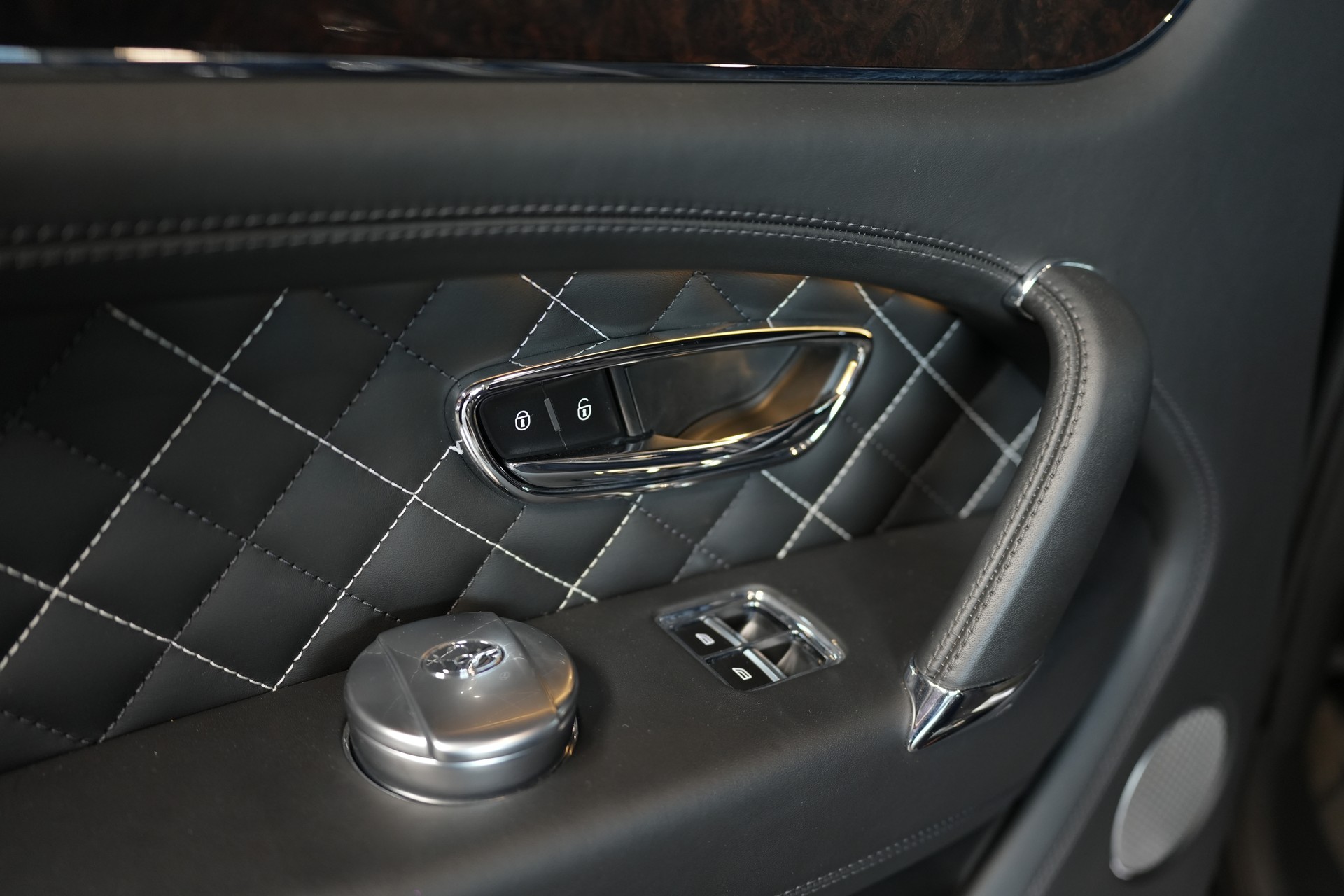 BENTLEY Bentayga W12 First Edition-image-12