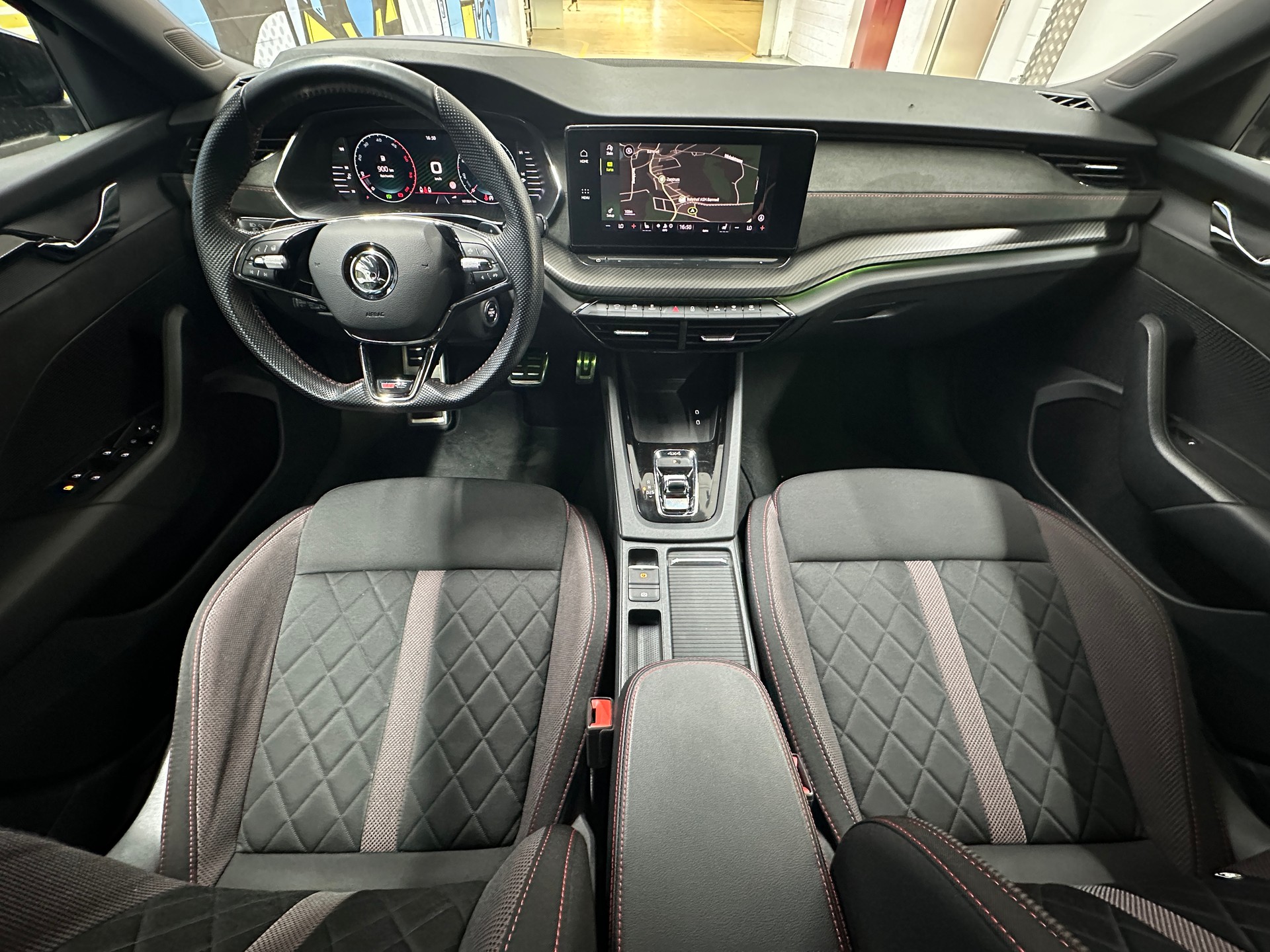 SKODA Octavia Combi 2.0 TDI DSG RS 4x4-image-9