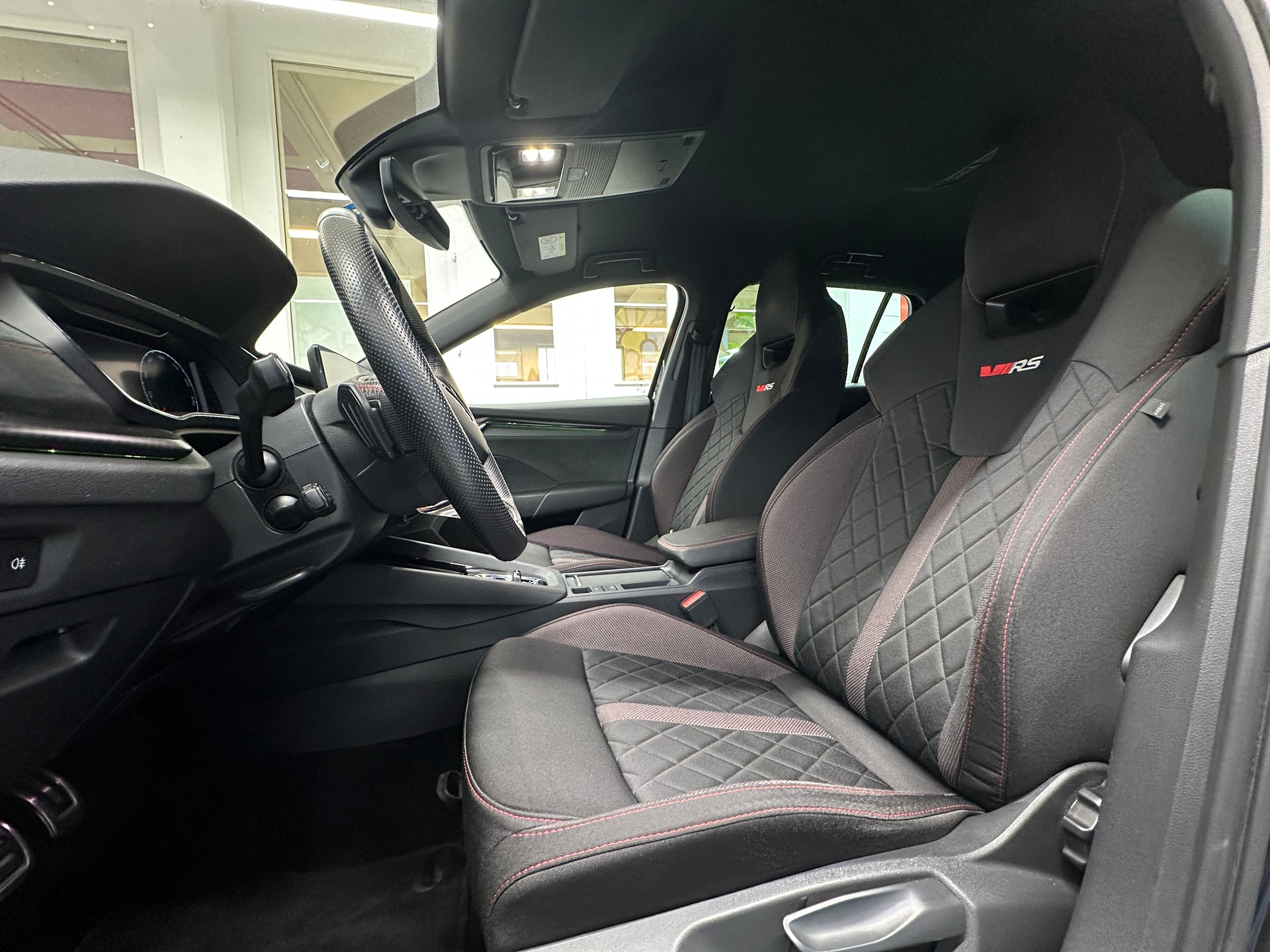 SKODA Octavia Combi 2.0 TDI DSG RS 4x4-image-7