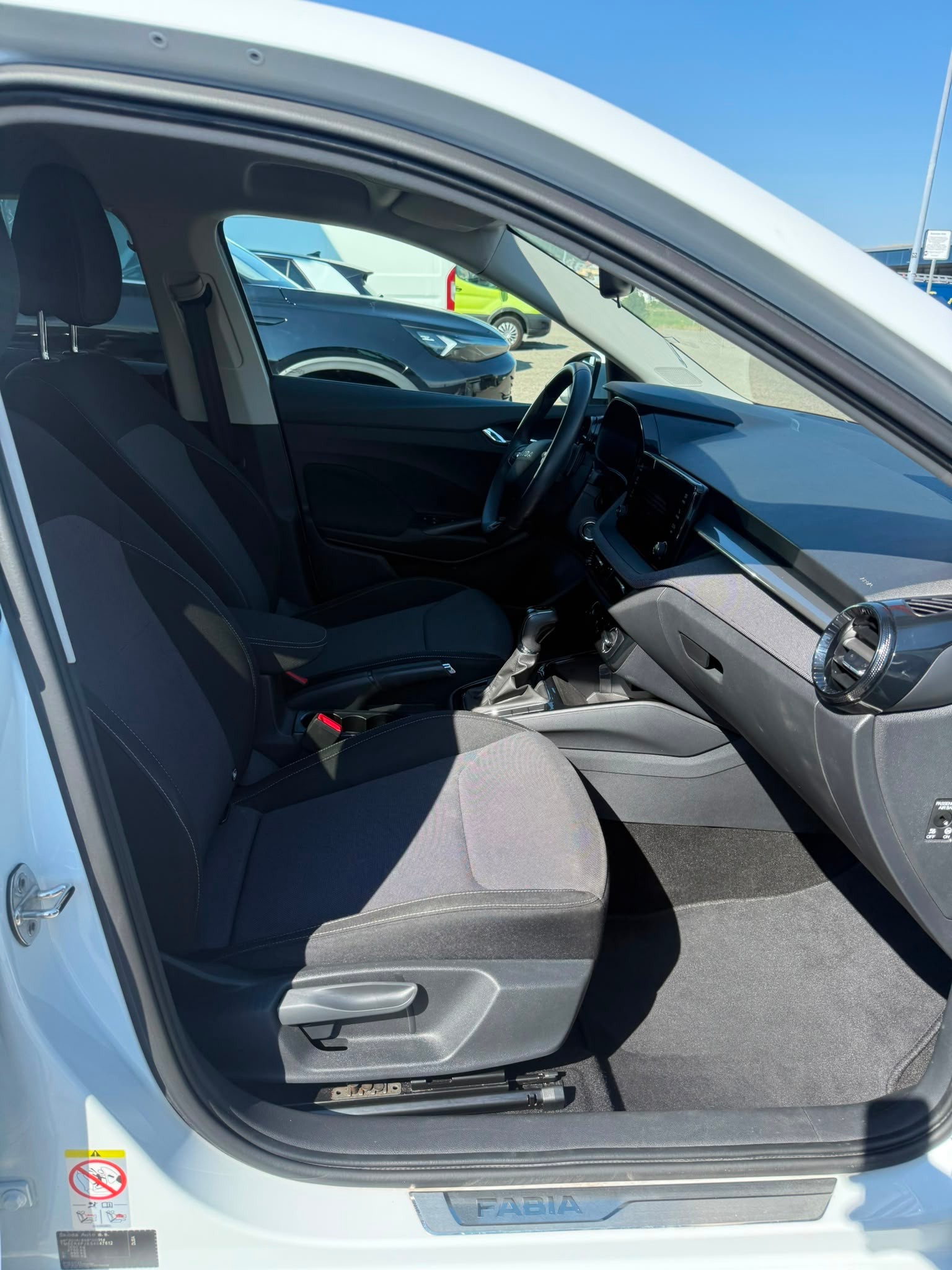 SKODA Fabia 1.0 TSI Dynamic DSG-image-9