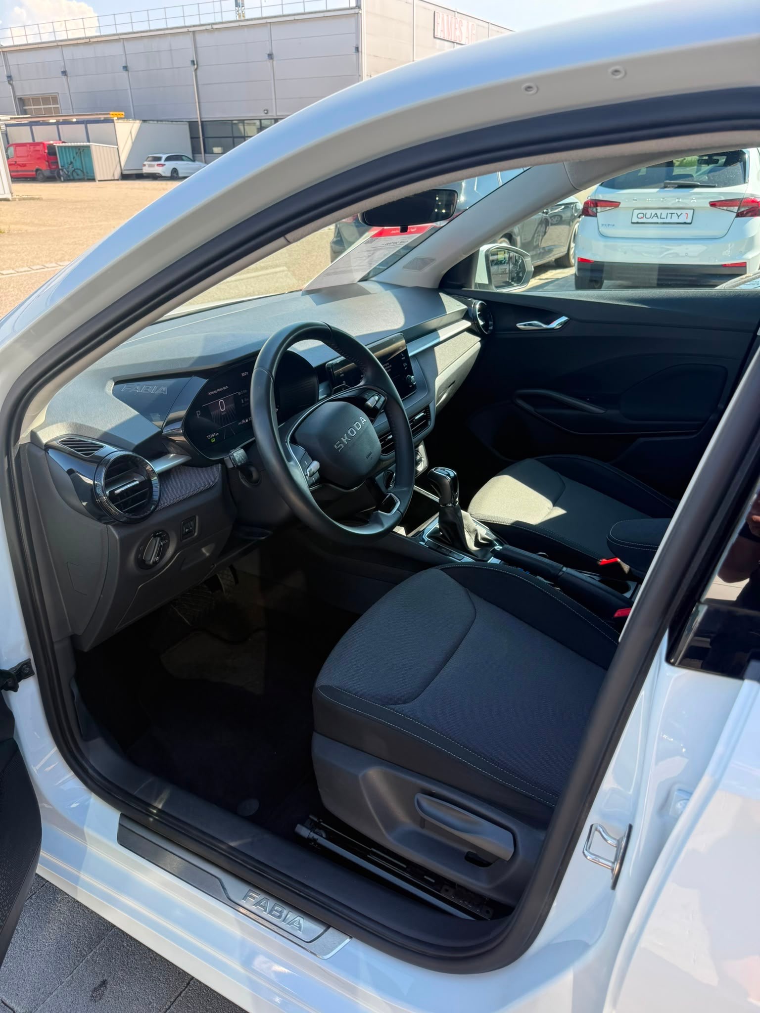 SKODA Fabia 1.0 TSI Dynamic DSG-image-13